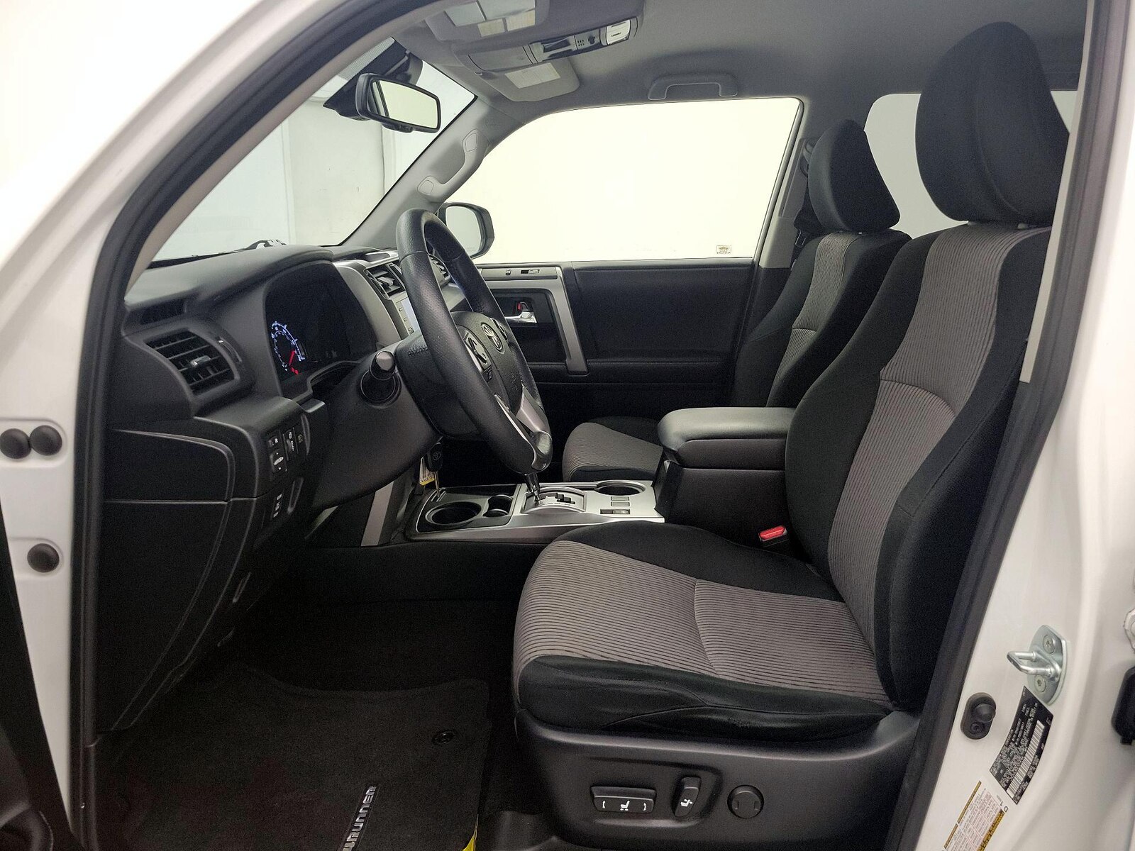 2020 Toyota 4Runner SR5, photo 12