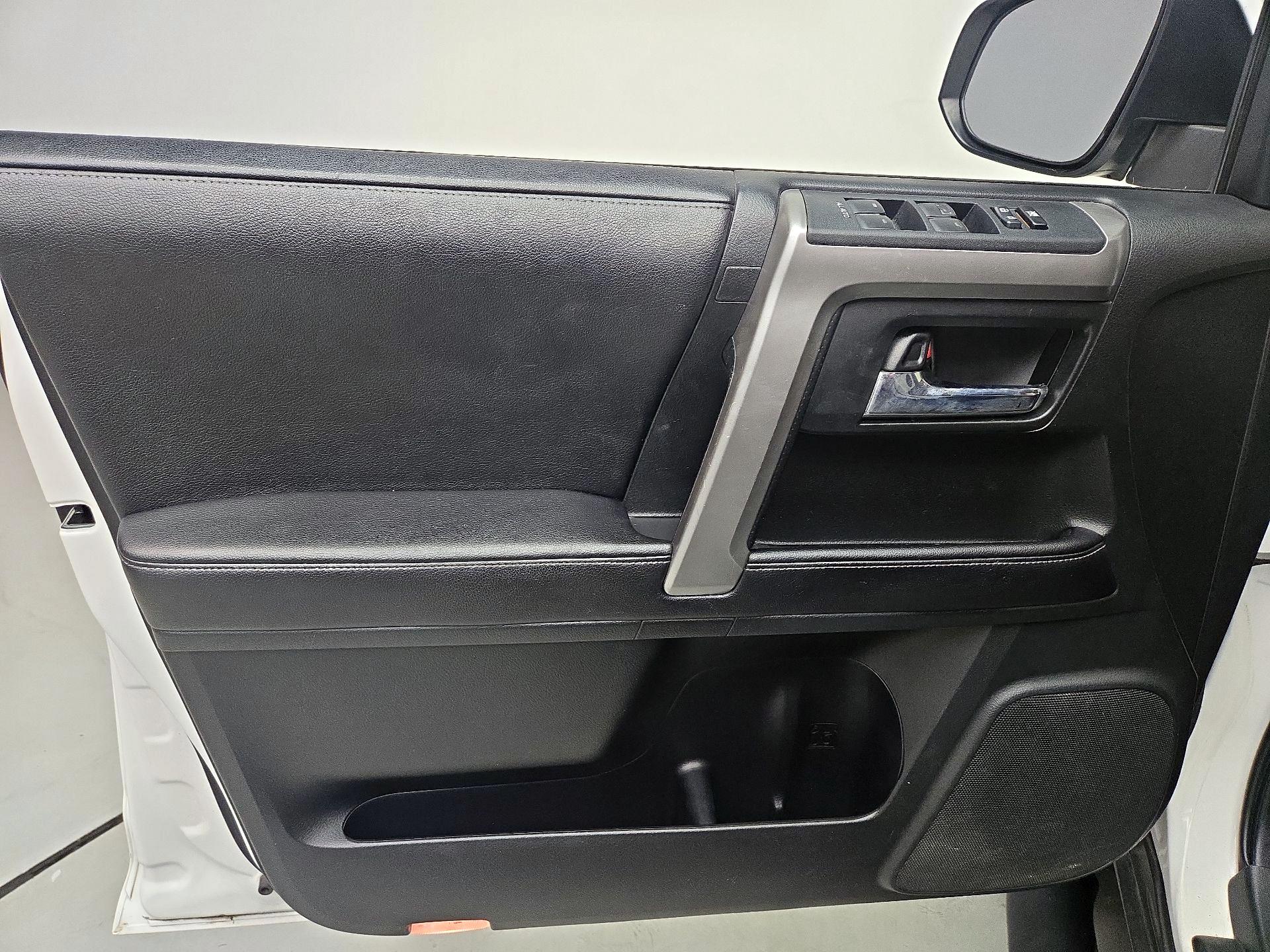 Thumbnail: 2016 Toyota 4Runner - 12