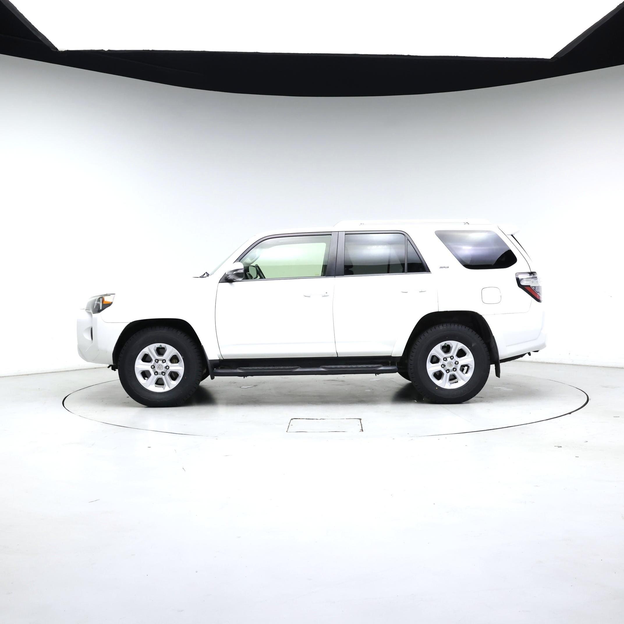 Thumbnail: 2016 Toyota 4Runner - 3