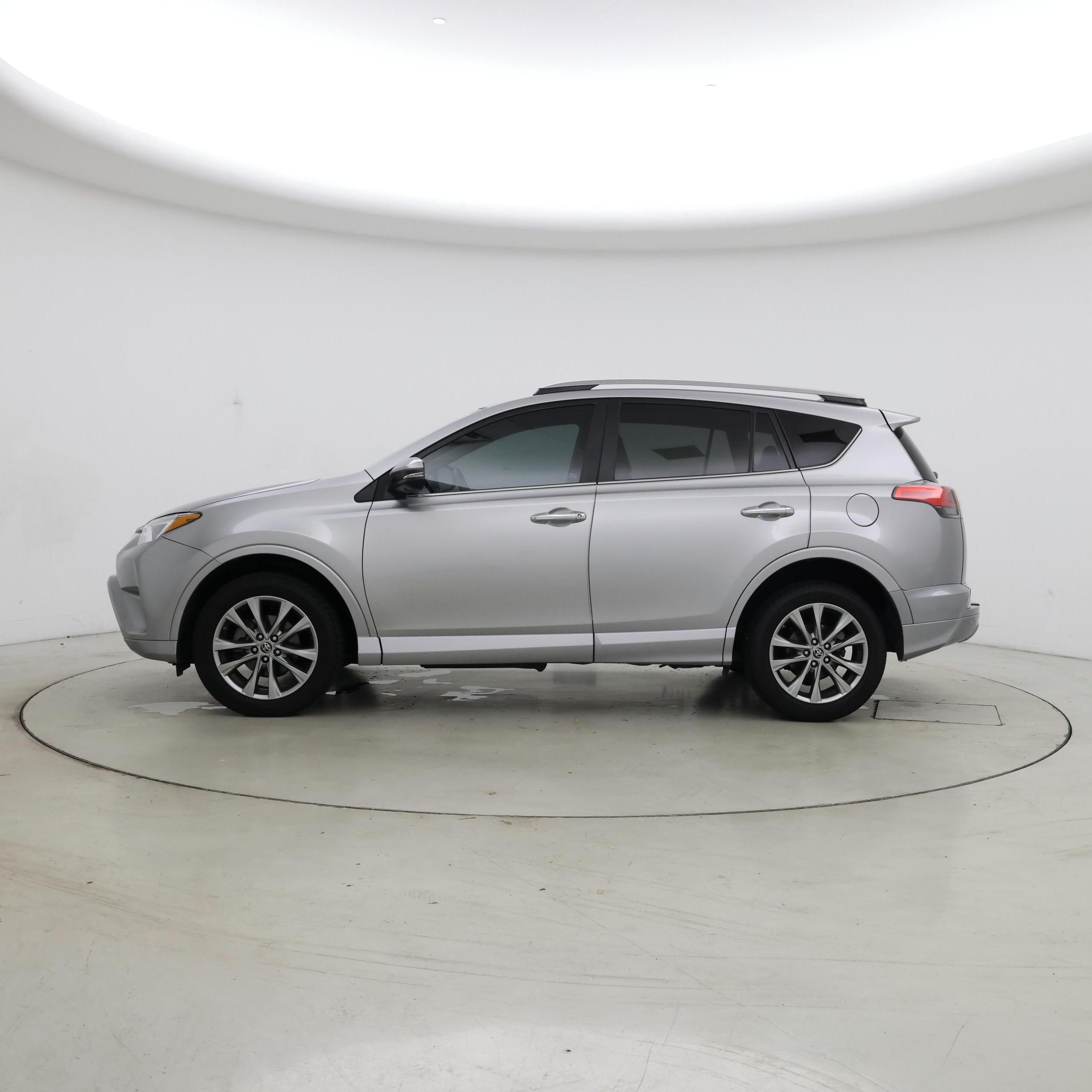 Thumbnail: 2017 Toyota RAV4 - 3