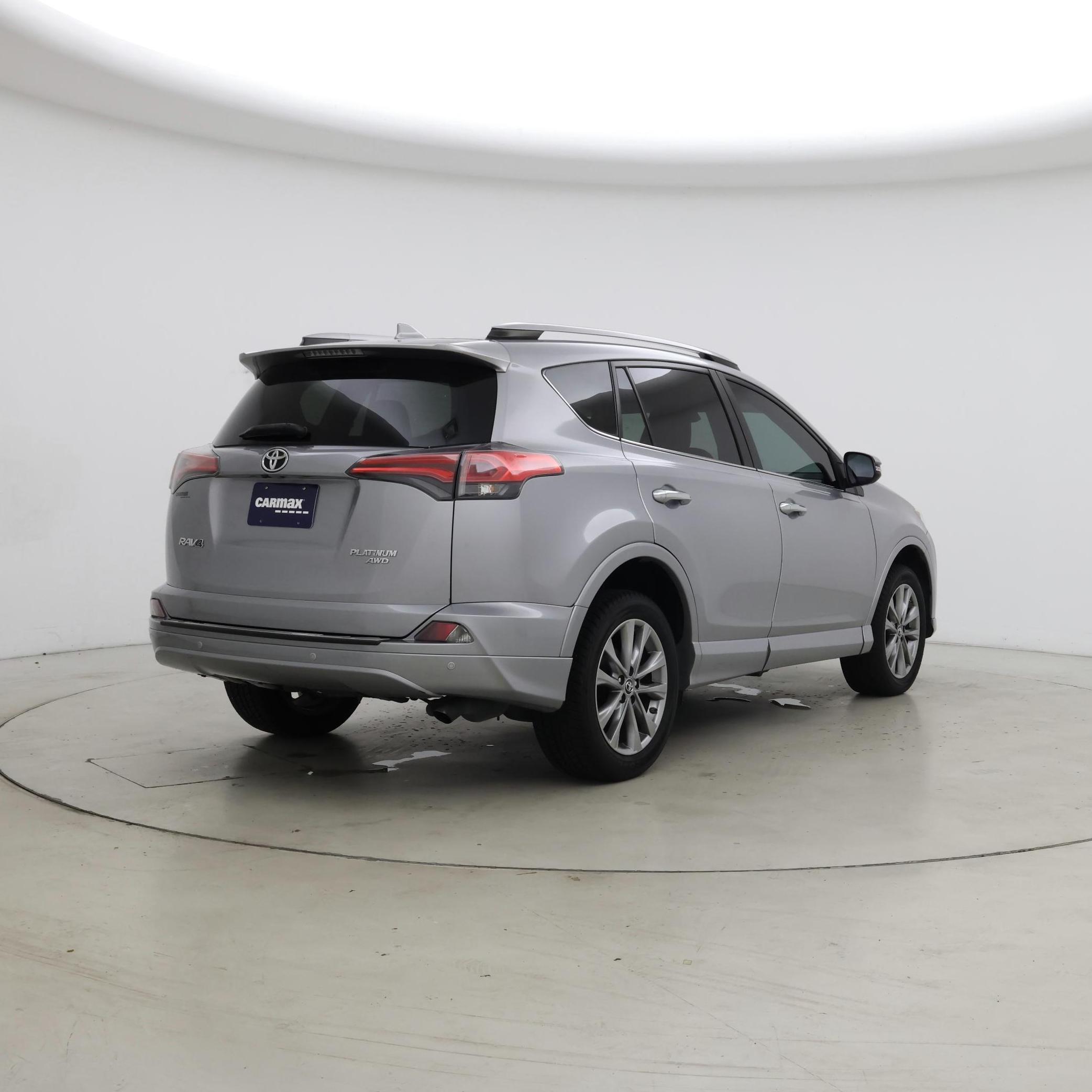 Thumbnail: 2017 Toyota RAV4 - 8