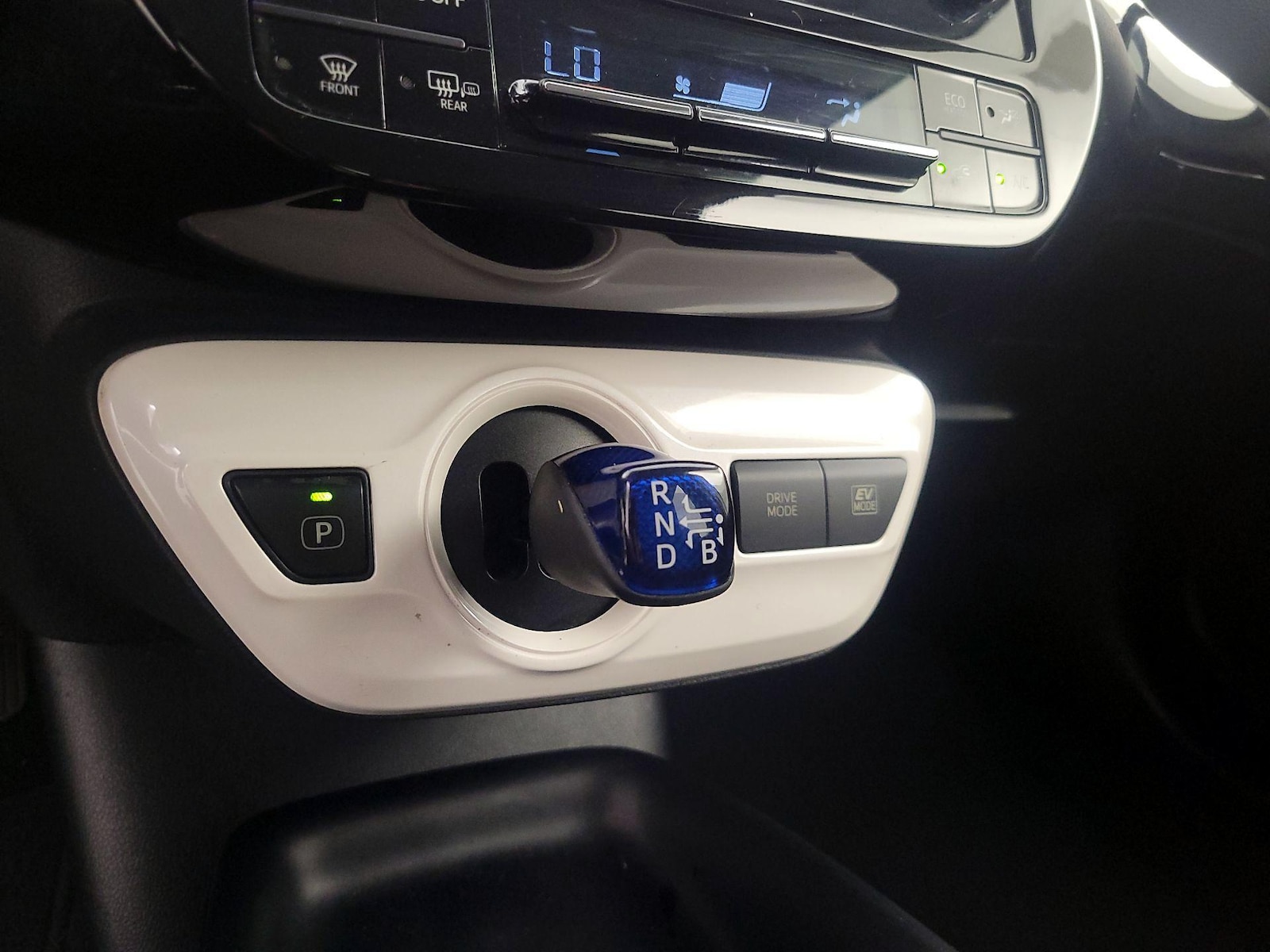 2016 Toyota Prius Two - Photo 18
