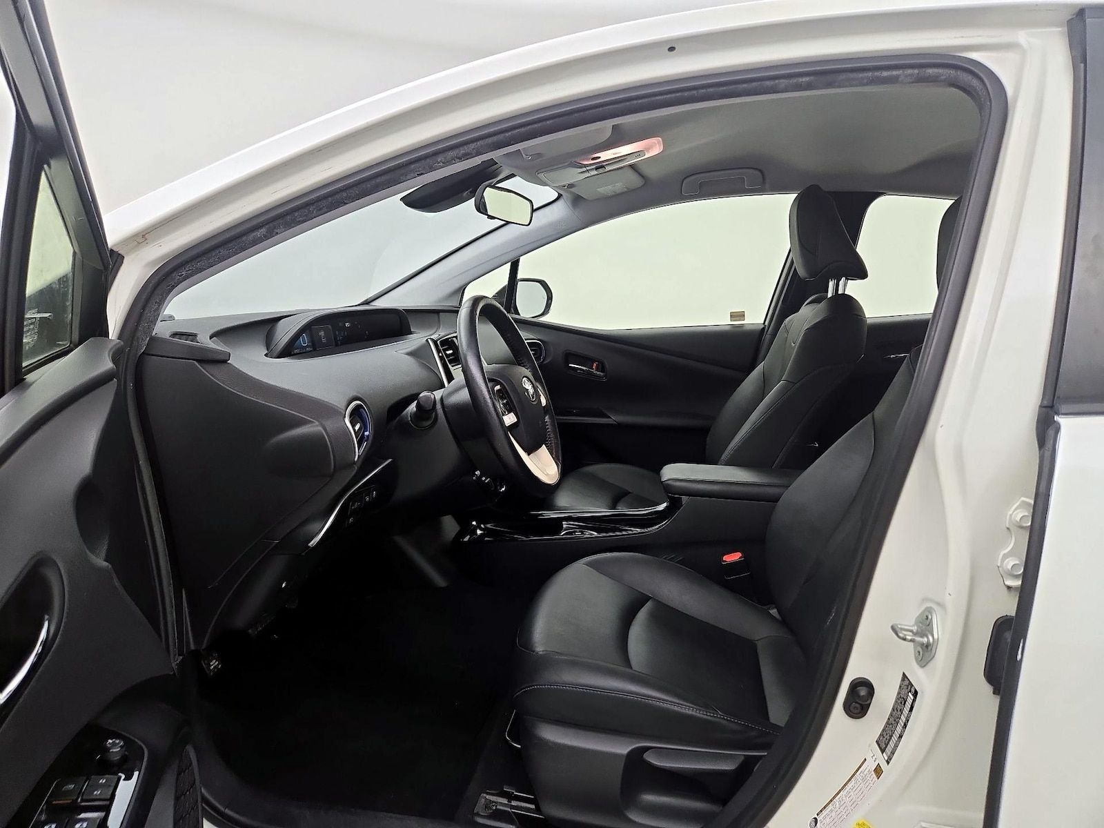 Side Airbags & Leatherette Seats
