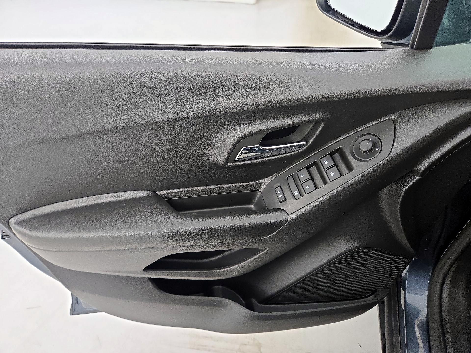Thumbnail: 2022 Chevrolet Trax - 12