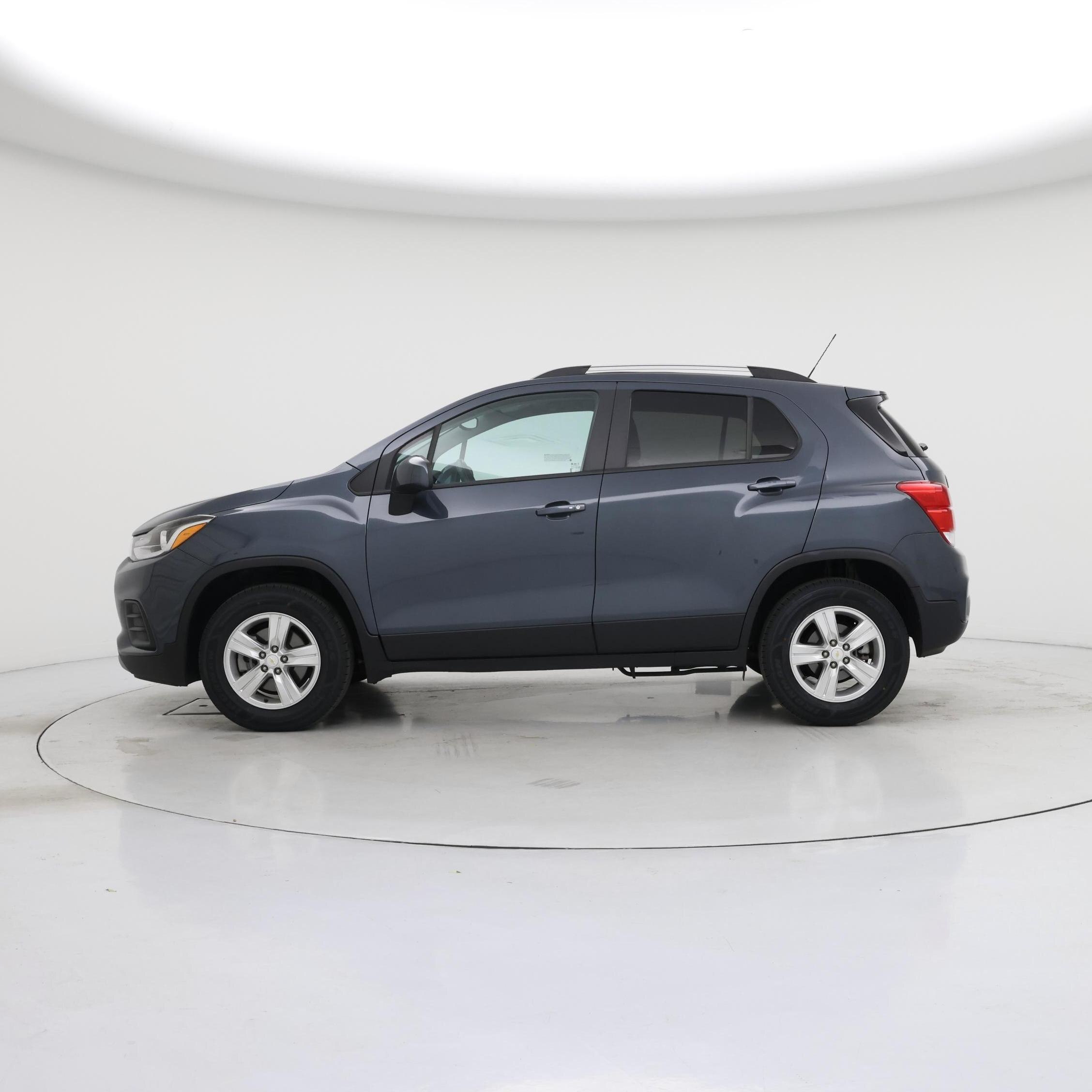 Thumbnail: 2022 Chevrolet Trax - 3