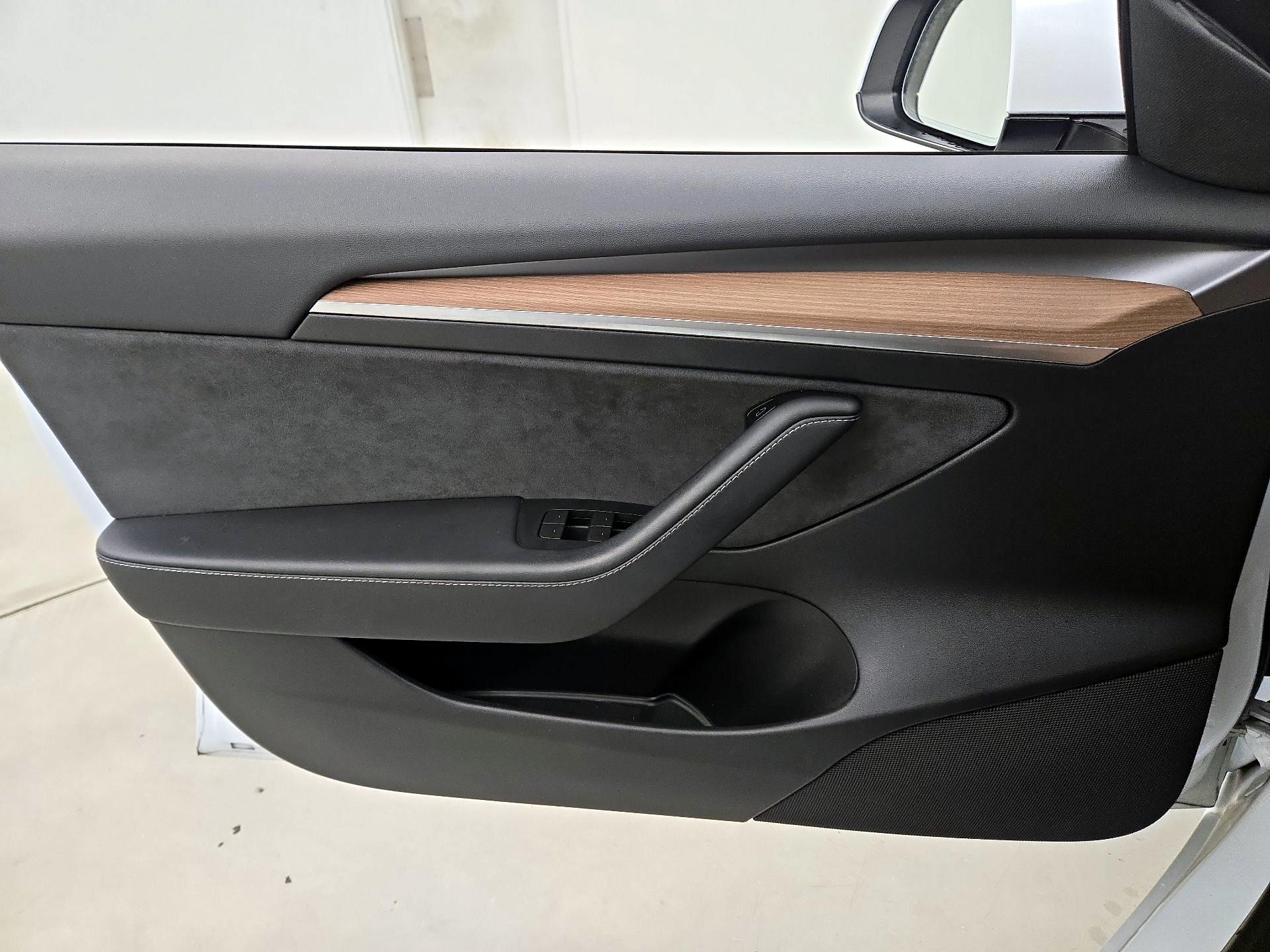 Thumbnail: 2023 Tesla Model 3 - 12