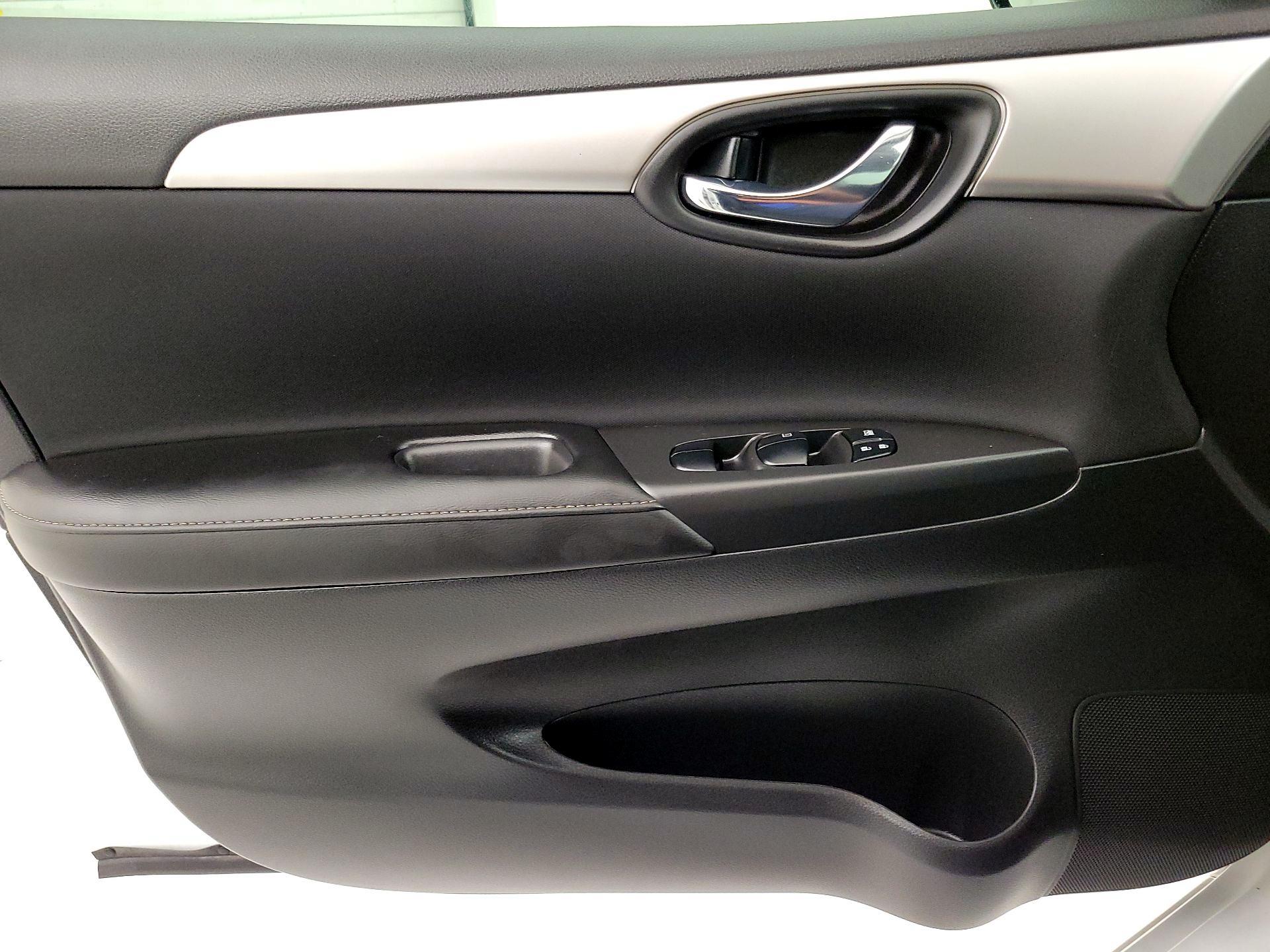 Thumbnail: 2019 Nissan Sentra - 12