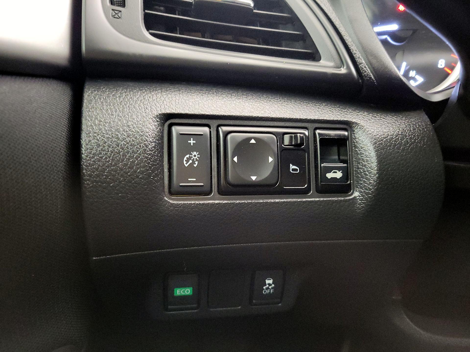 Thumbnail: 2019 Nissan Sentra - 13
