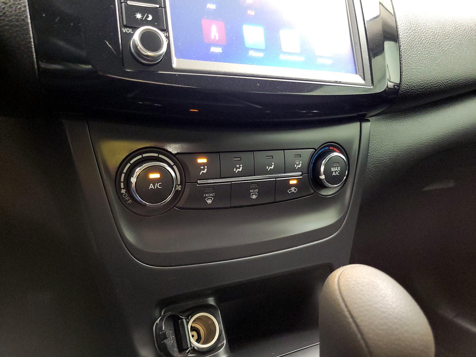 Thumbnail: 2019 Nissan Sentra - 16