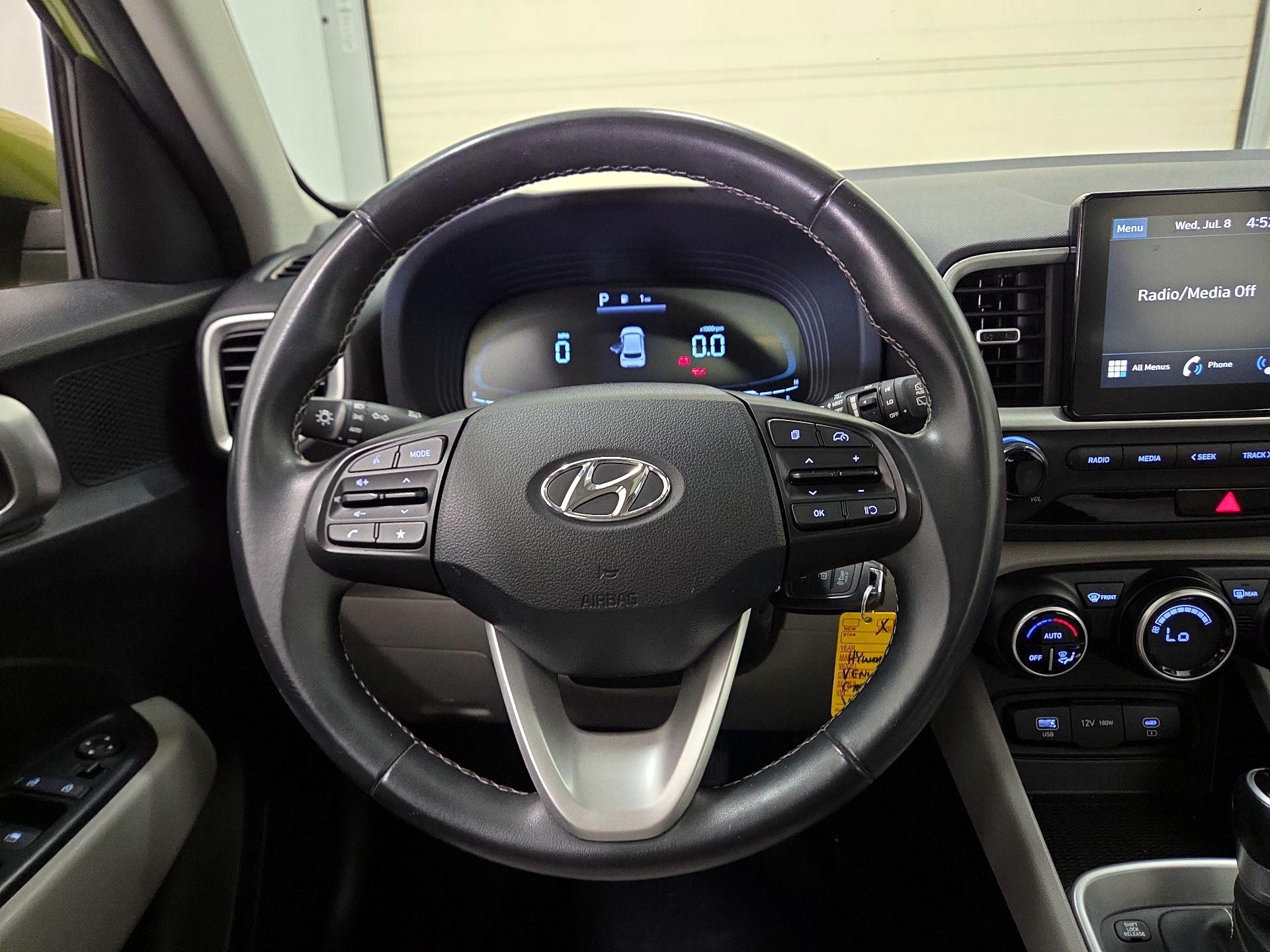 Thumbnail: 2023 Hyundai Venue - 10