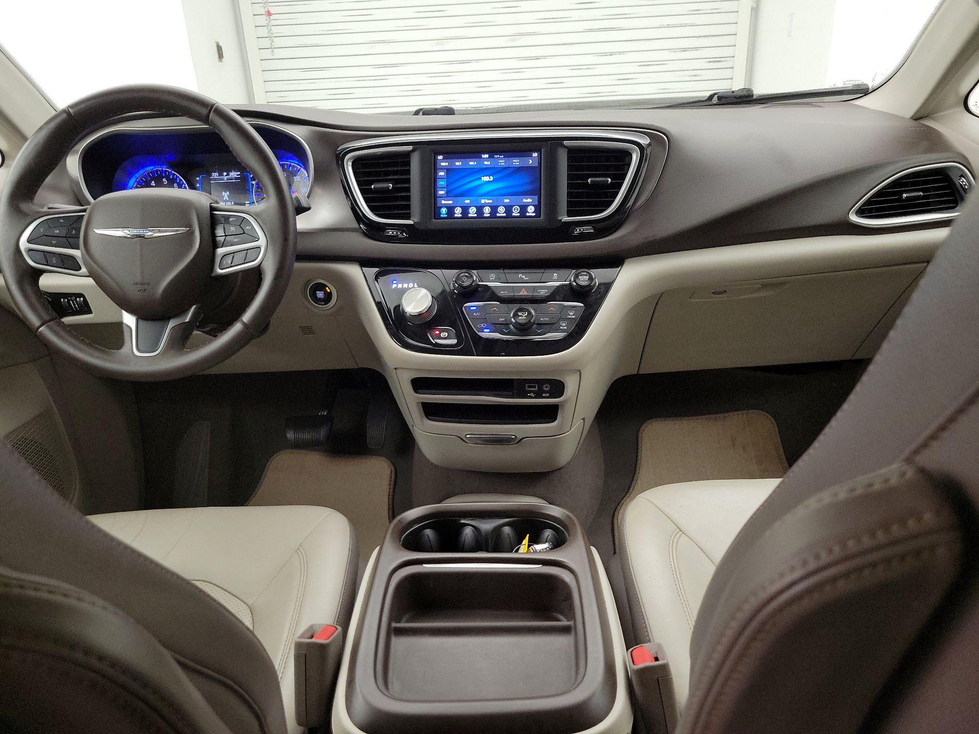Thumbnail: 2018 Chrysler Pacifica - 9