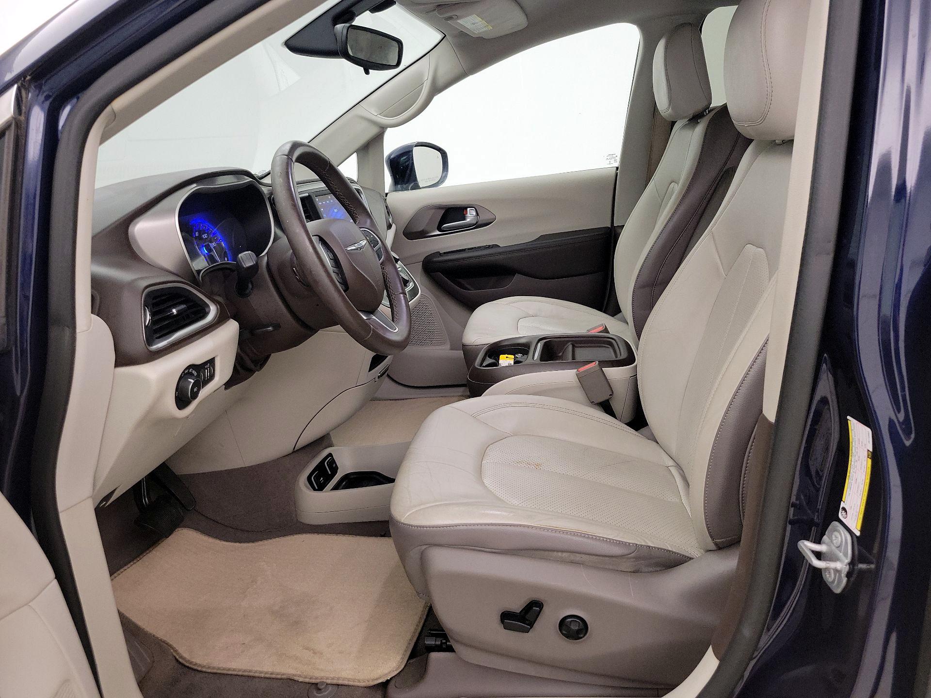 Thumbnail: 2018 Chrysler Pacifica - 11