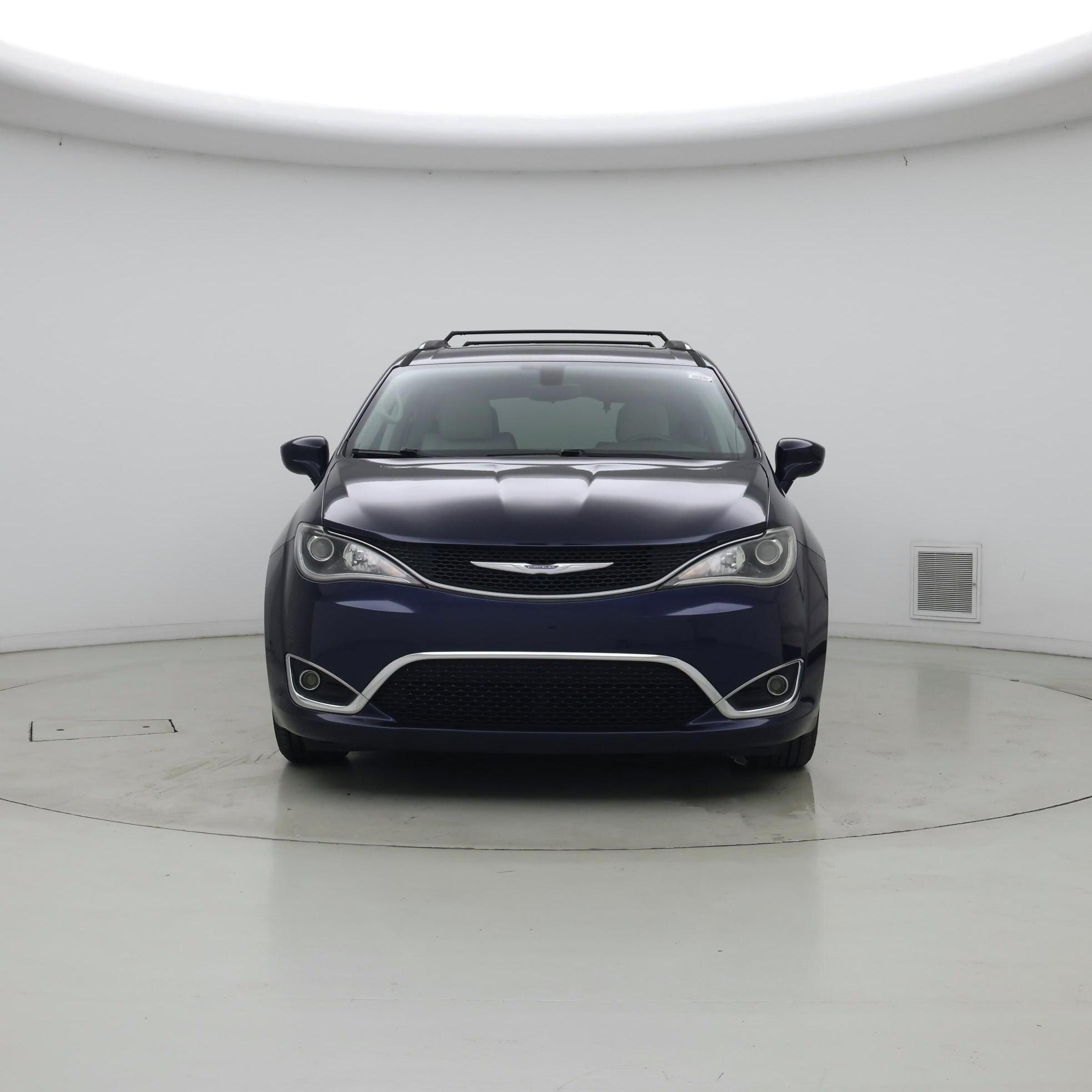 Thumbnail: 2018 Chrysler Pacifica - 5