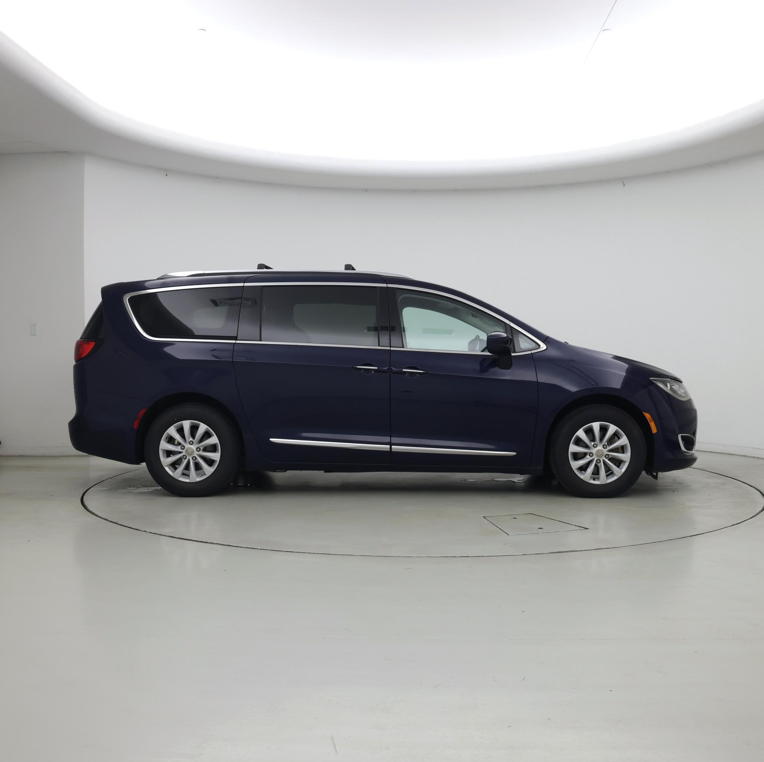 Thumbnail: 2018 Chrysler Pacifica - 7