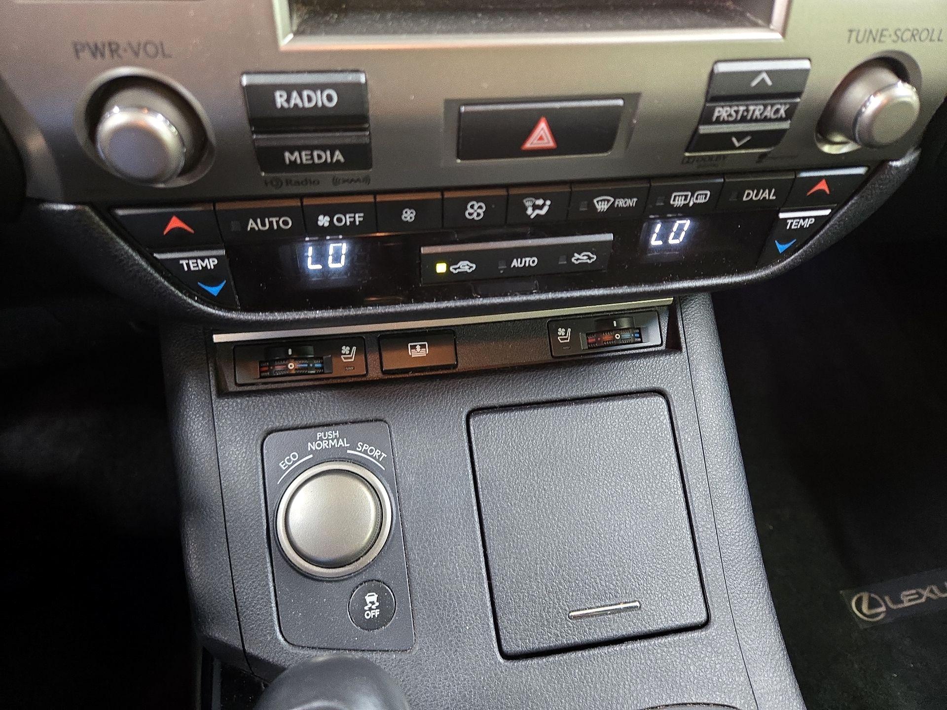 Thumbnail: 2014 Lexus ES - 17