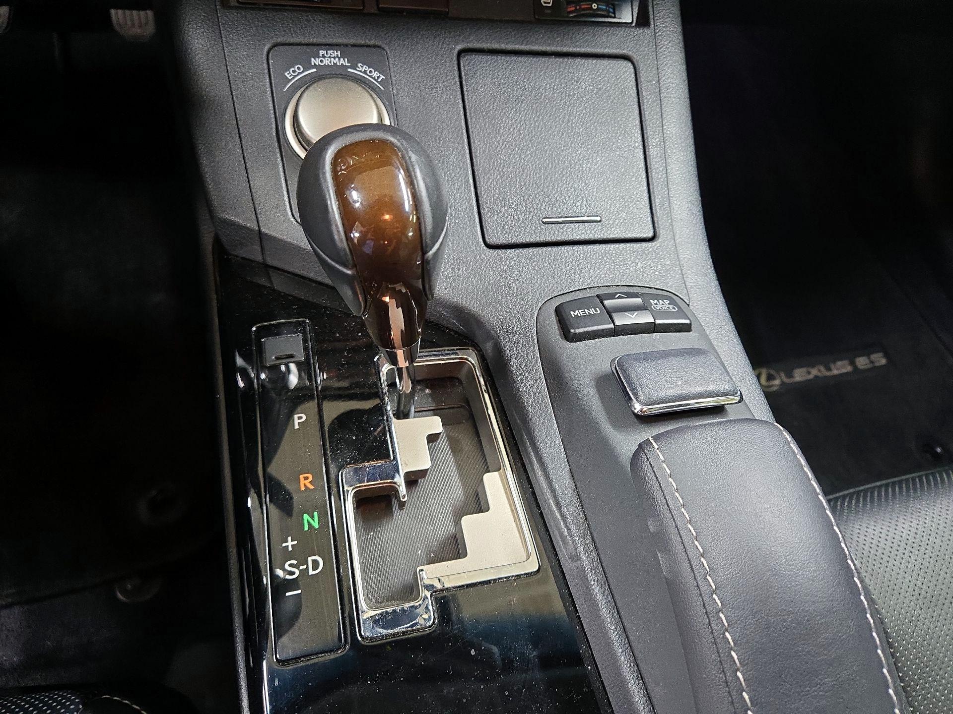 Thumbnail: 2014 Lexus ES - 18