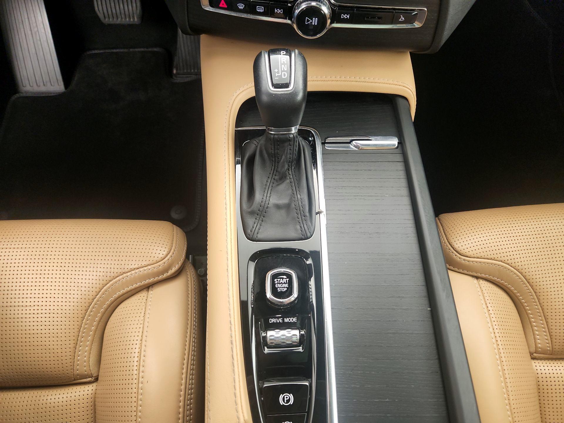 Thumbnail: 2021 Volvo XC90 - 17