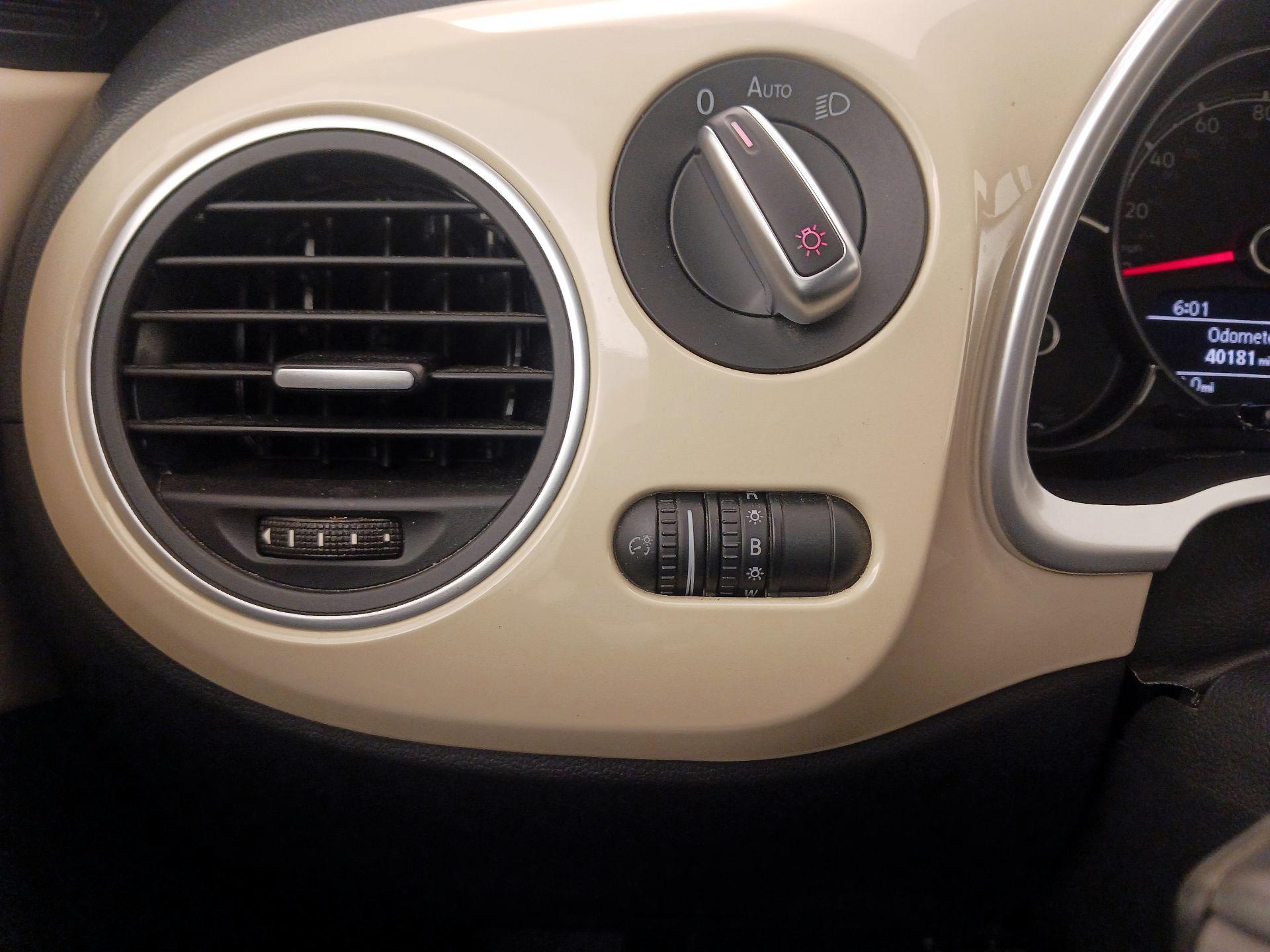 Thumbnail: 2019 Volkswagen Beetle - 13