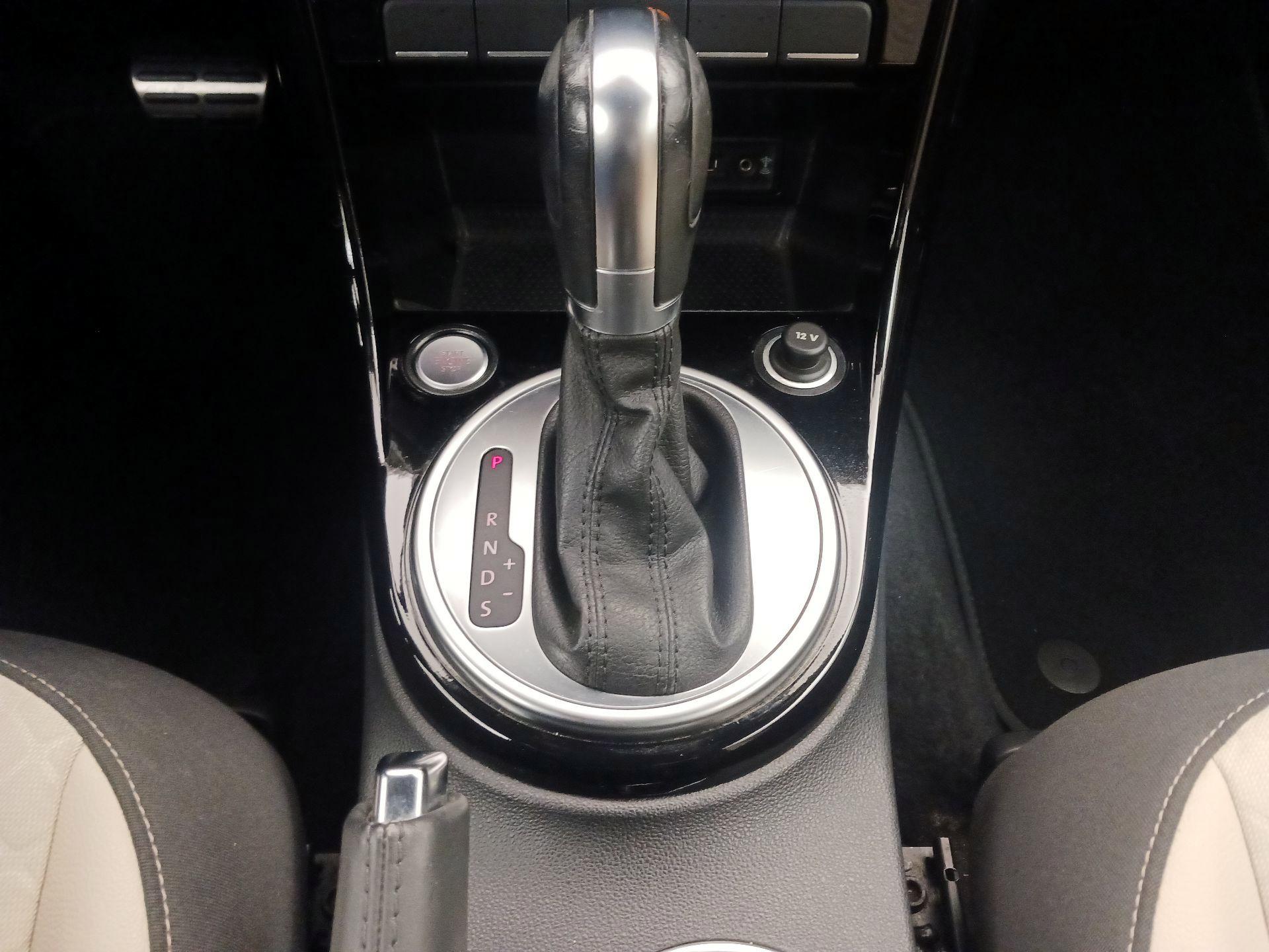 Thumbnail: 2019 Volkswagen Beetle - 17