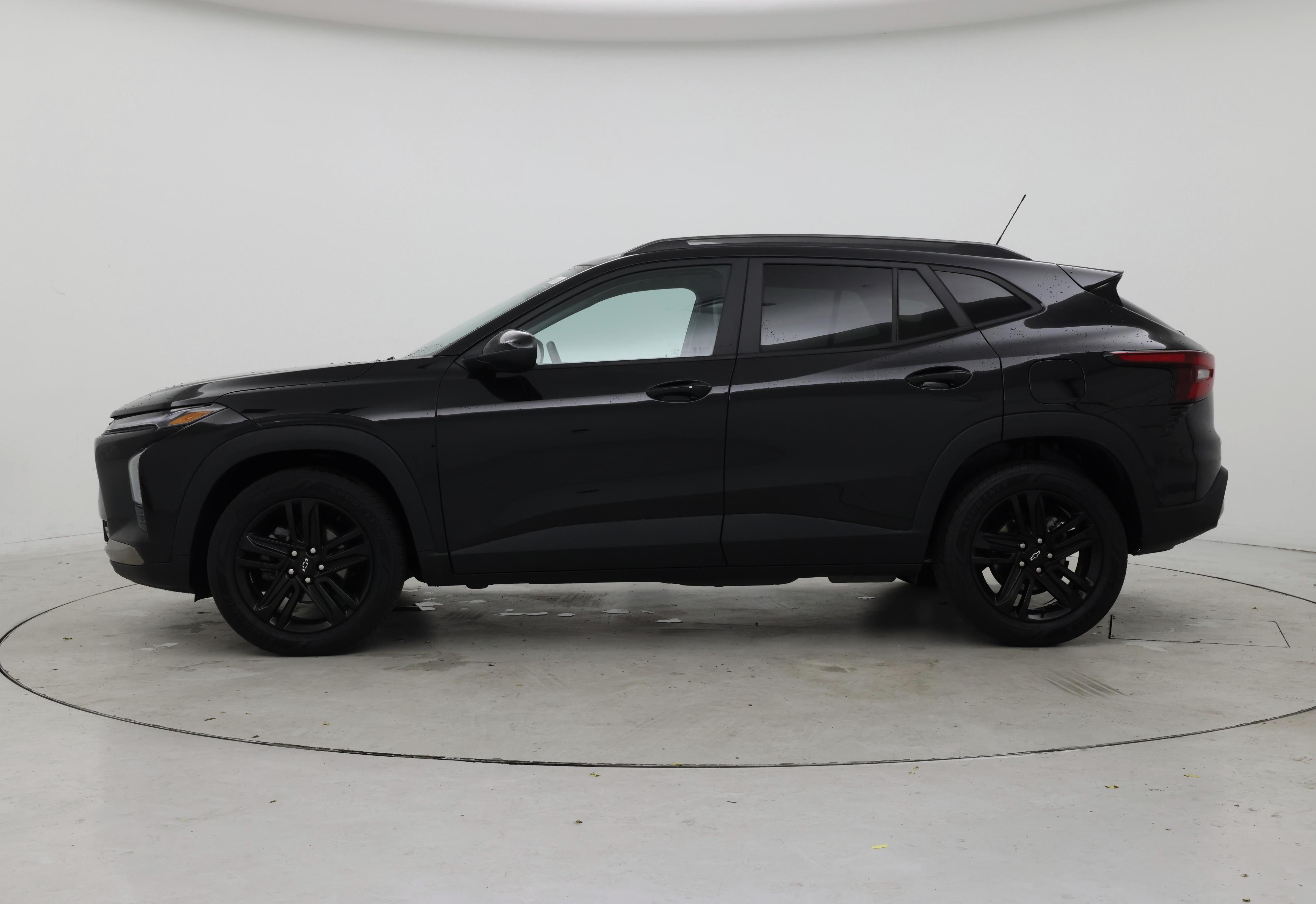 Thumbnail: 2024 Chevrolet Trax - 3