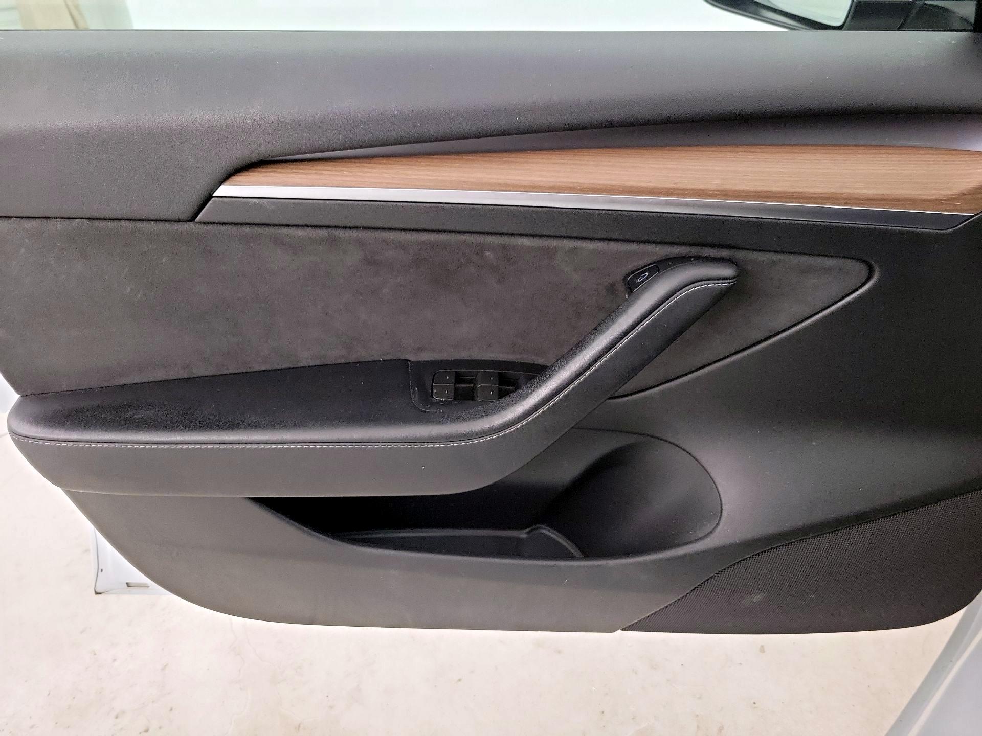 Thumbnail: 2023 Tesla Model 3 - 12