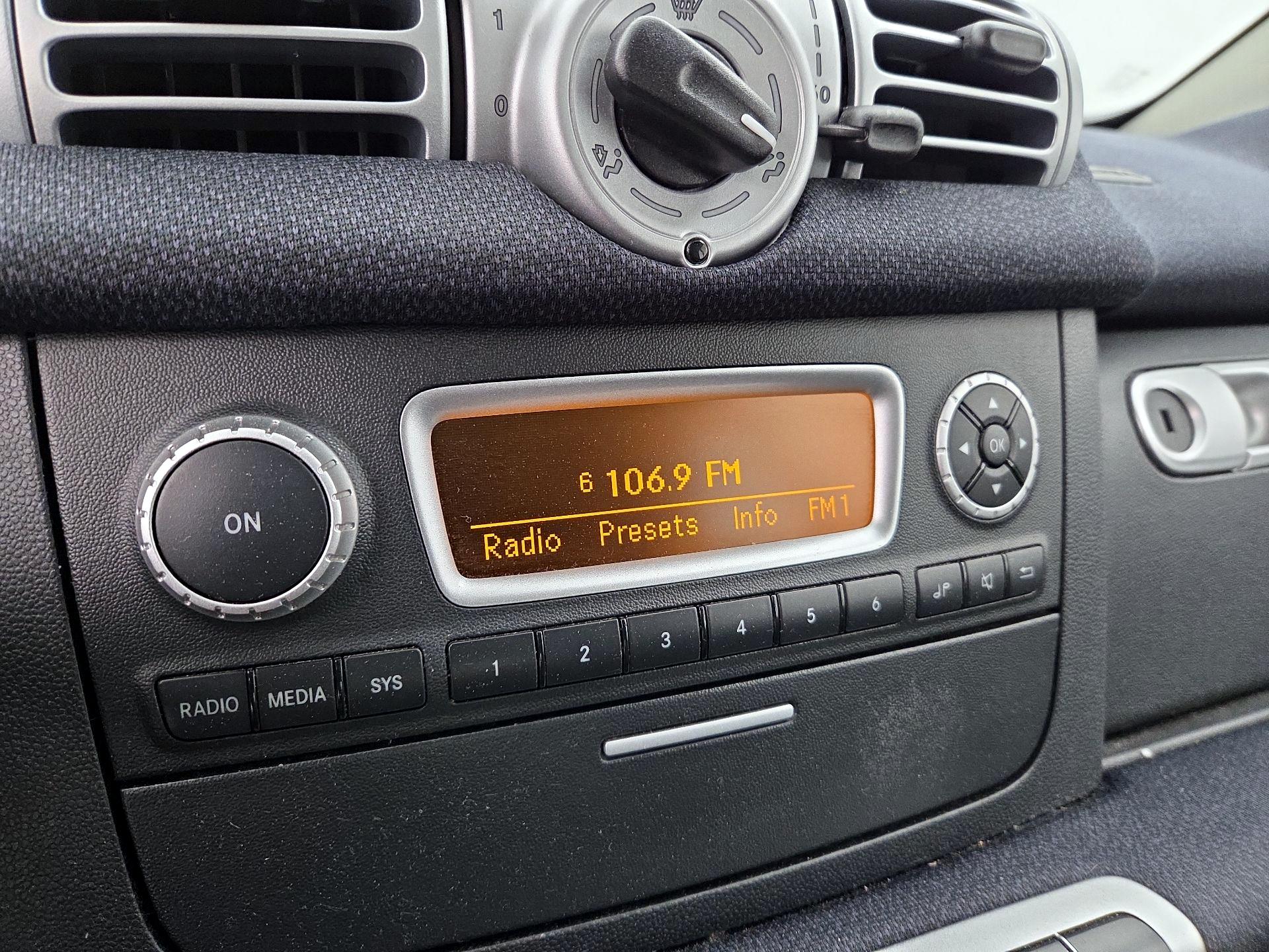 Thumbnail: 2015 smart fortwo - 13