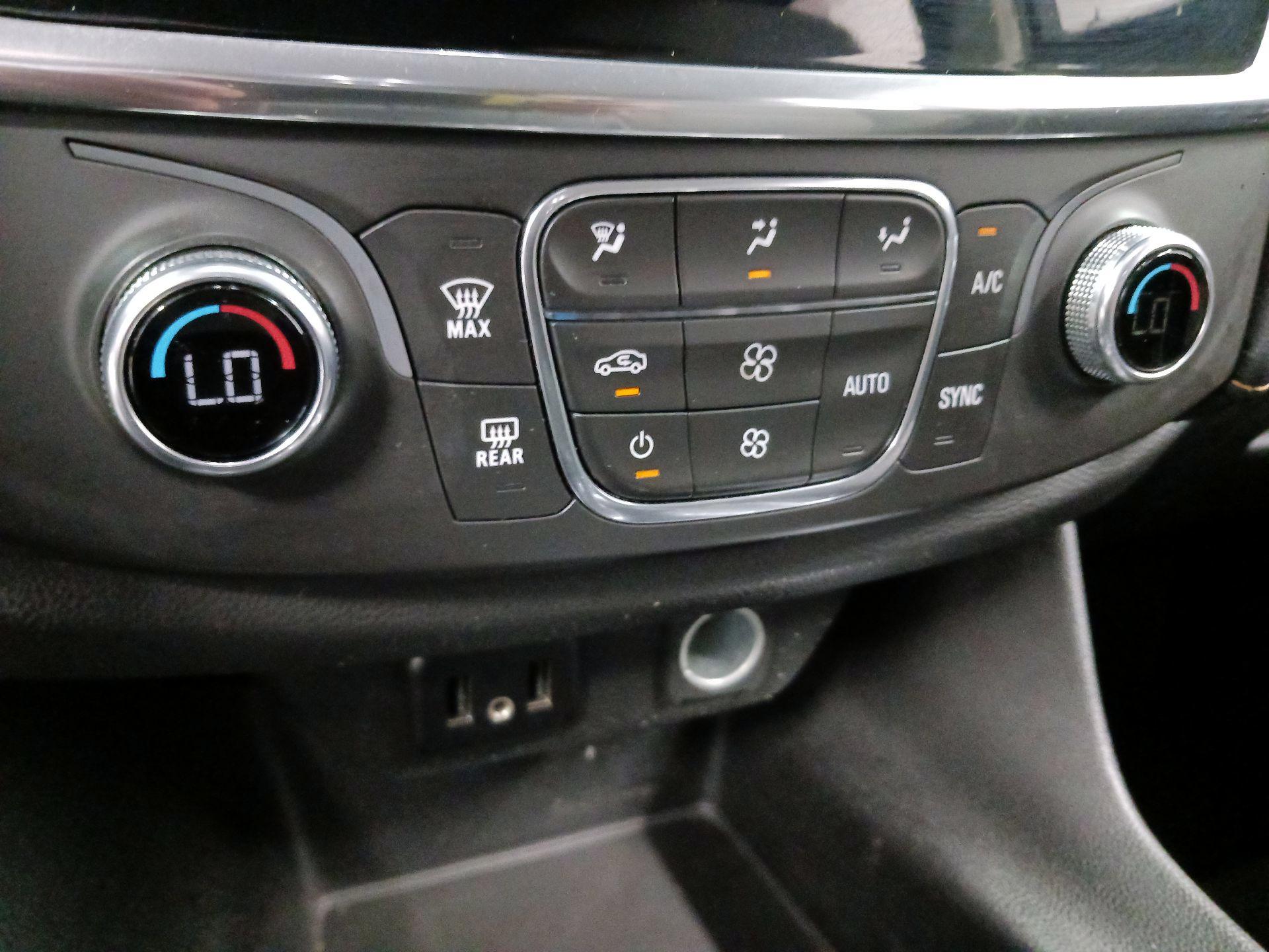 Thumbnail: 2021 Chevrolet Traverse - 16