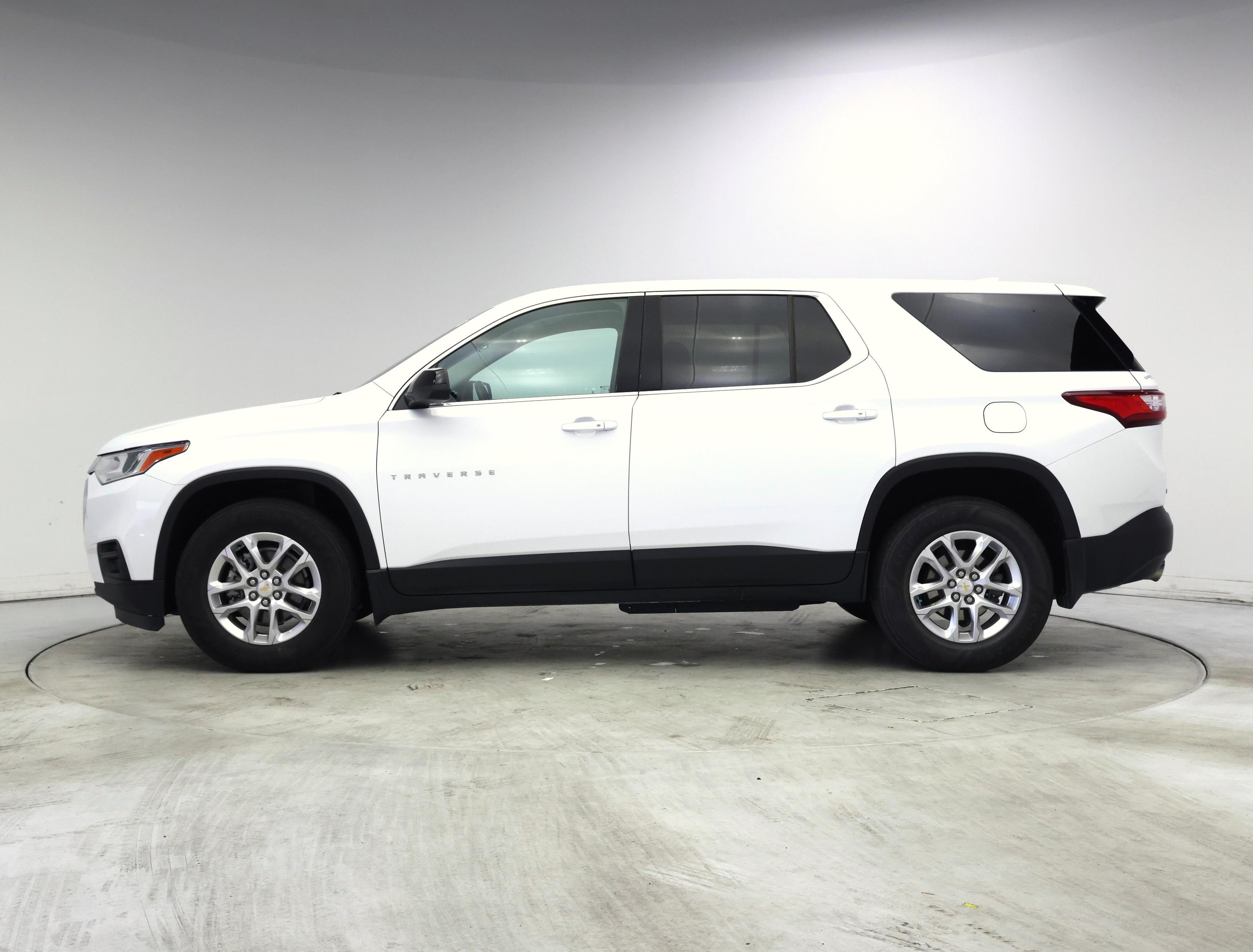 Thumbnail: 2021 Chevrolet Traverse - 3