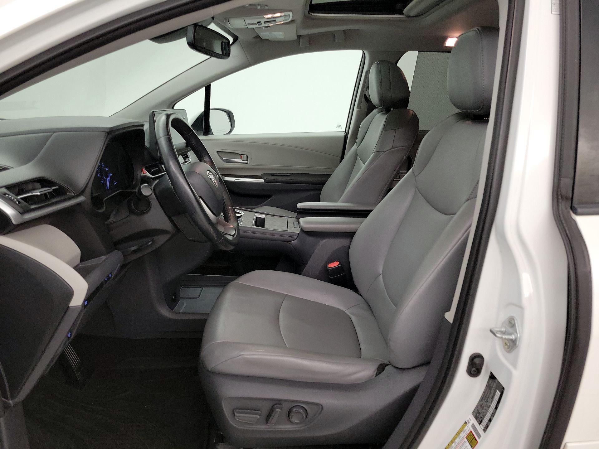 Thumbnail: 2021 Toyota Sienna - 11