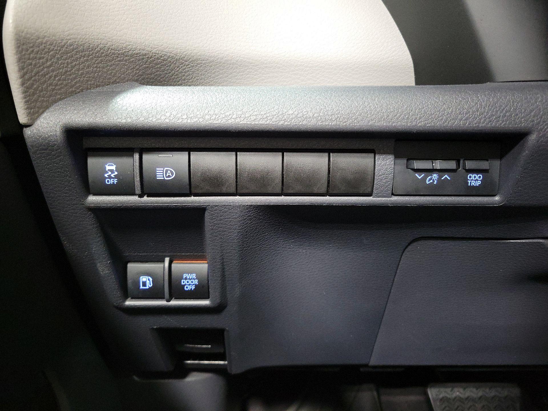 Thumbnail: 2021 Toyota Sienna - 13