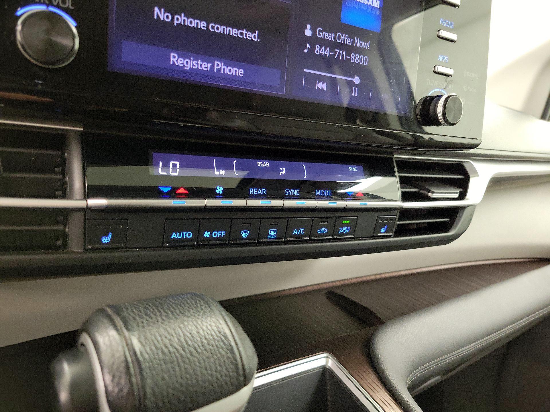 Thumbnail: 2021 Toyota Sienna - 16