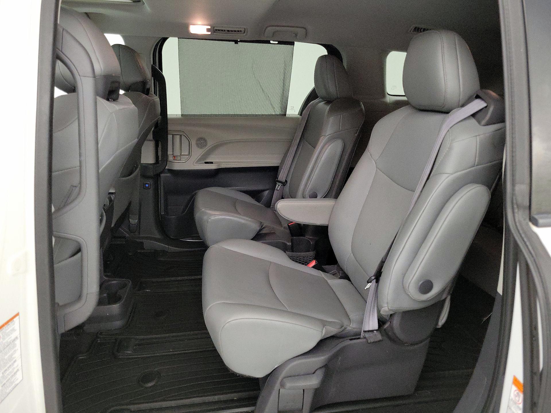 Thumbnail: 2021 Toyota Sienna - 19