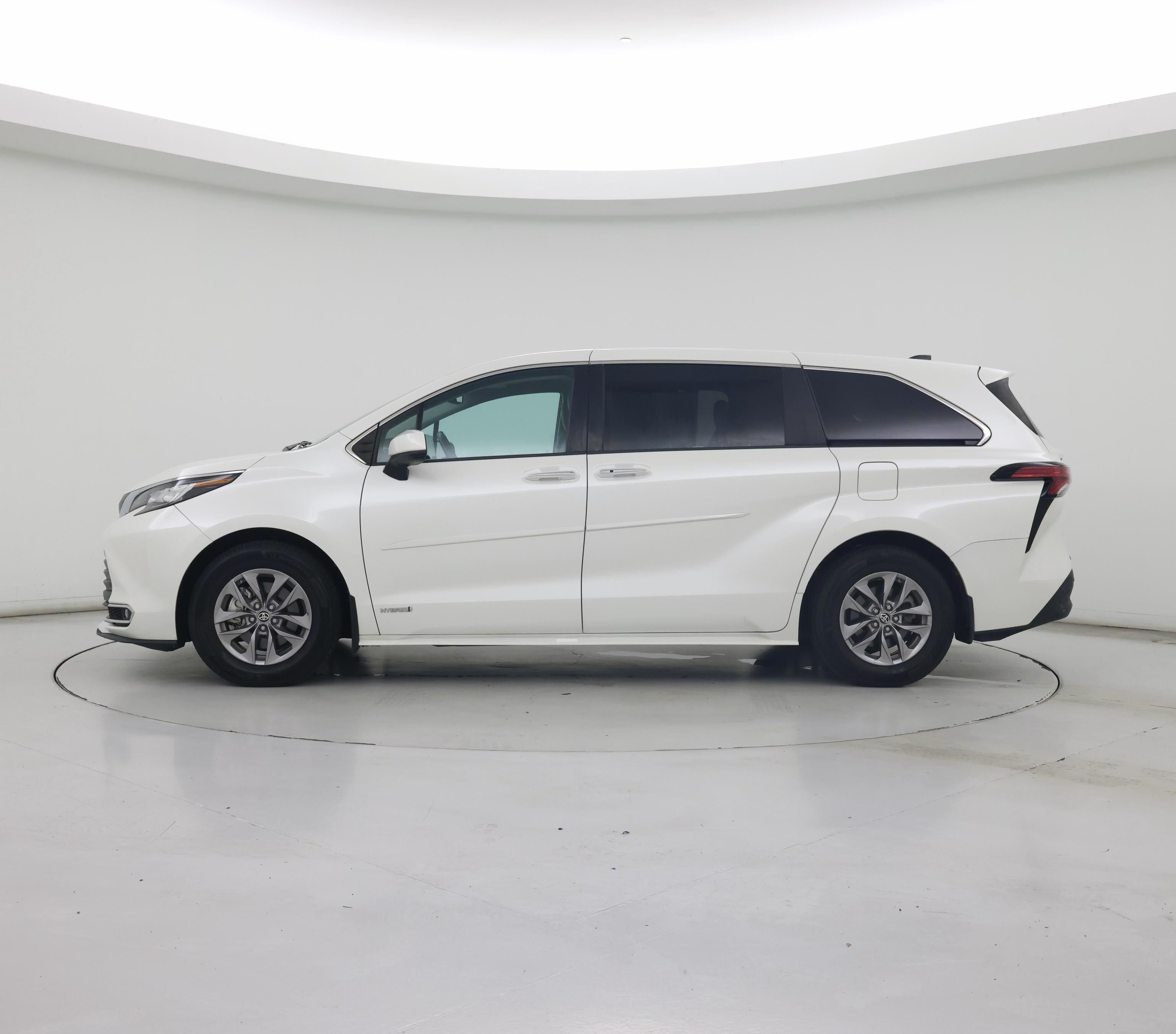 Thumbnail: 2021 Toyota Sienna - 3