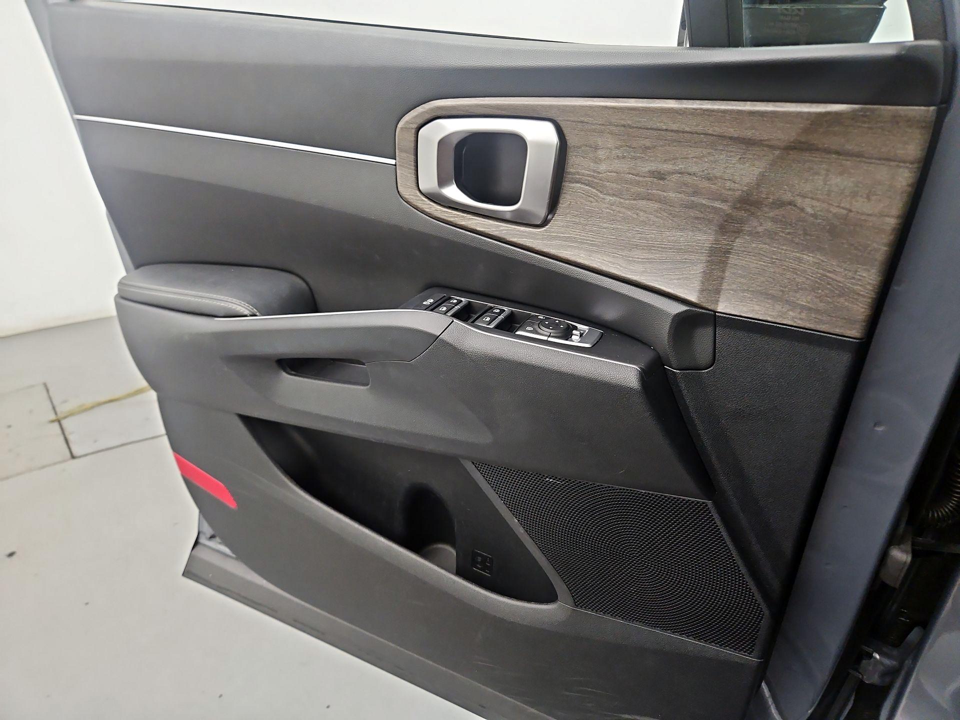 Thumbnail: 2023 Kia Sorento - 12