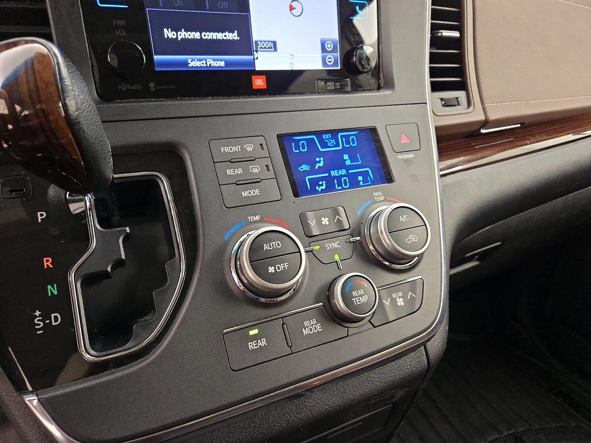 Thumbnail: 2015 Toyota Sienna - 17