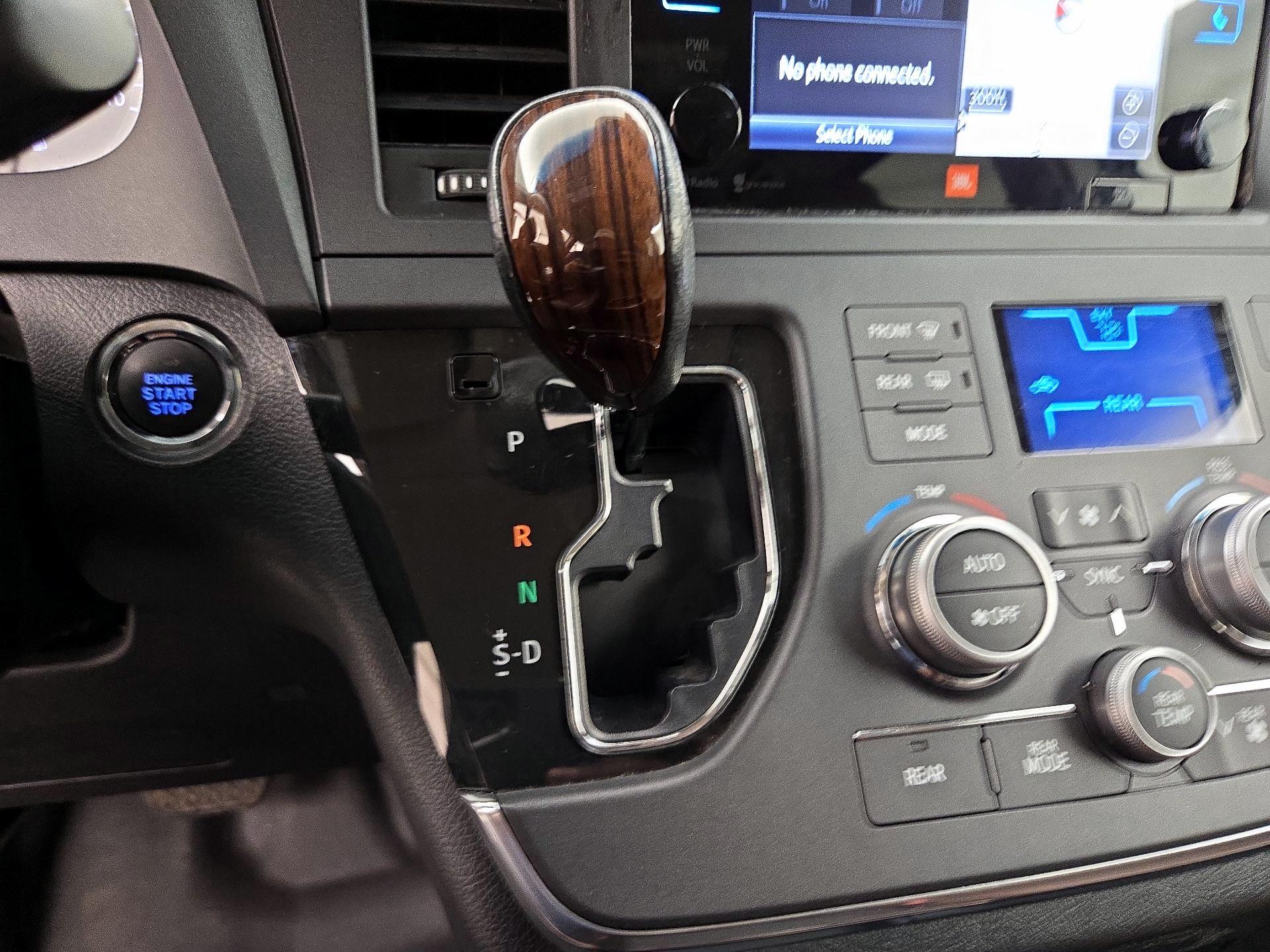 Thumbnail: 2015 Toyota Sienna - 18