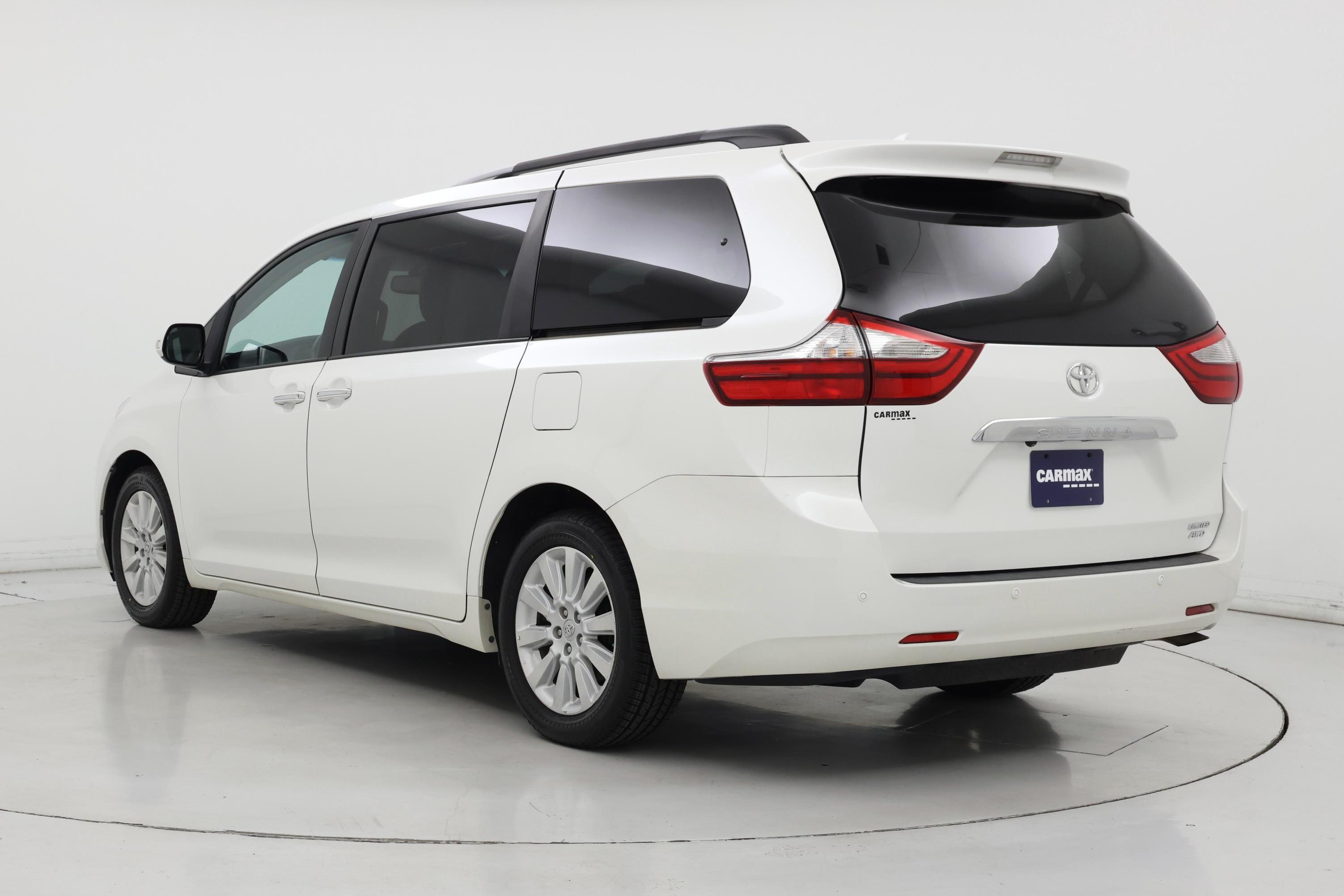 Thumbnail: 2015 Toyota Sienna - 2