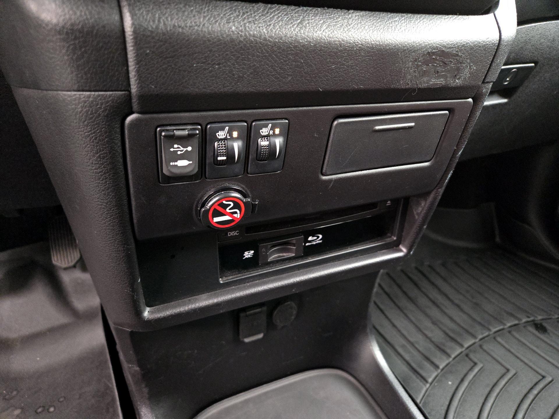 Thumbnail: 2015 Toyota Sienna - 19