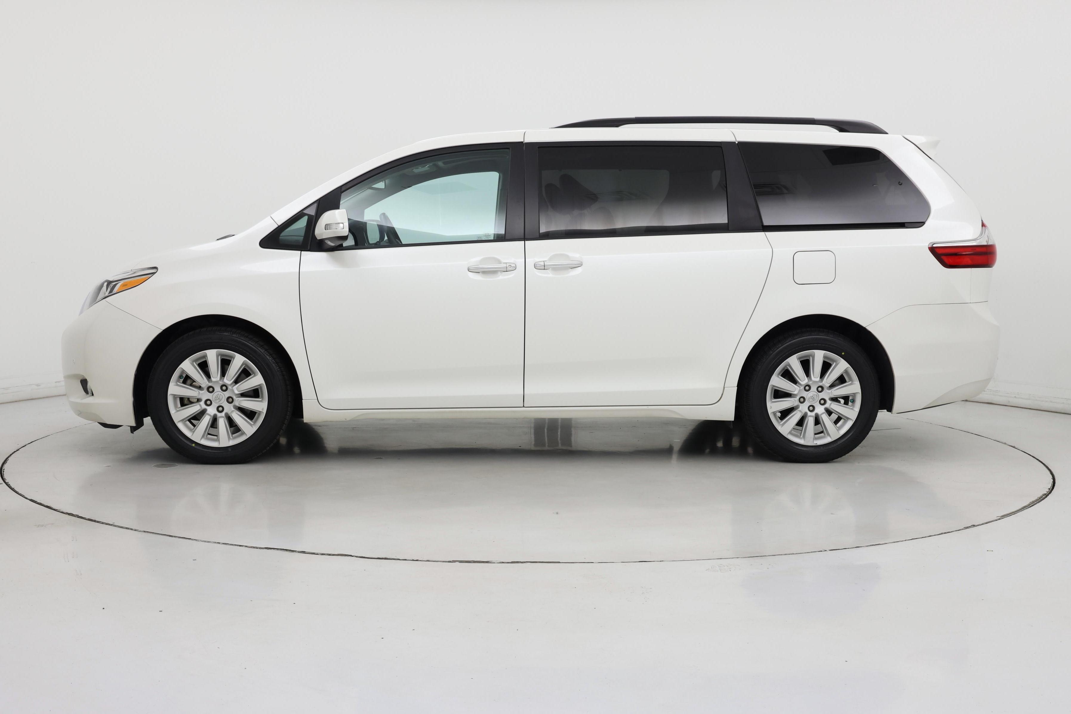 Thumbnail: 2015 Toyota Sienna - 3