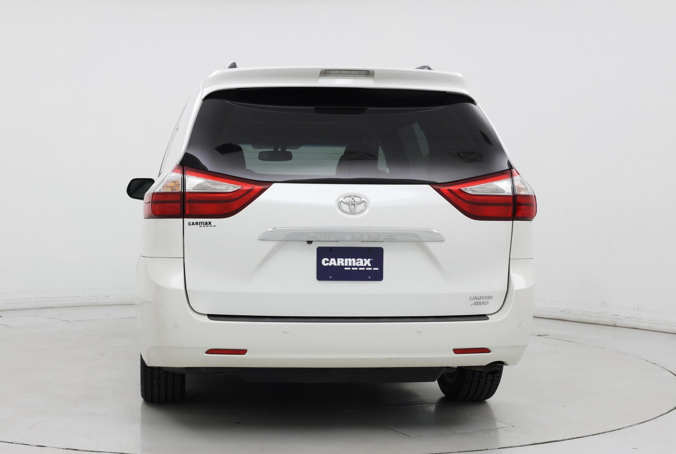 Thumbnail: 2015 Toyota Sienna - 6