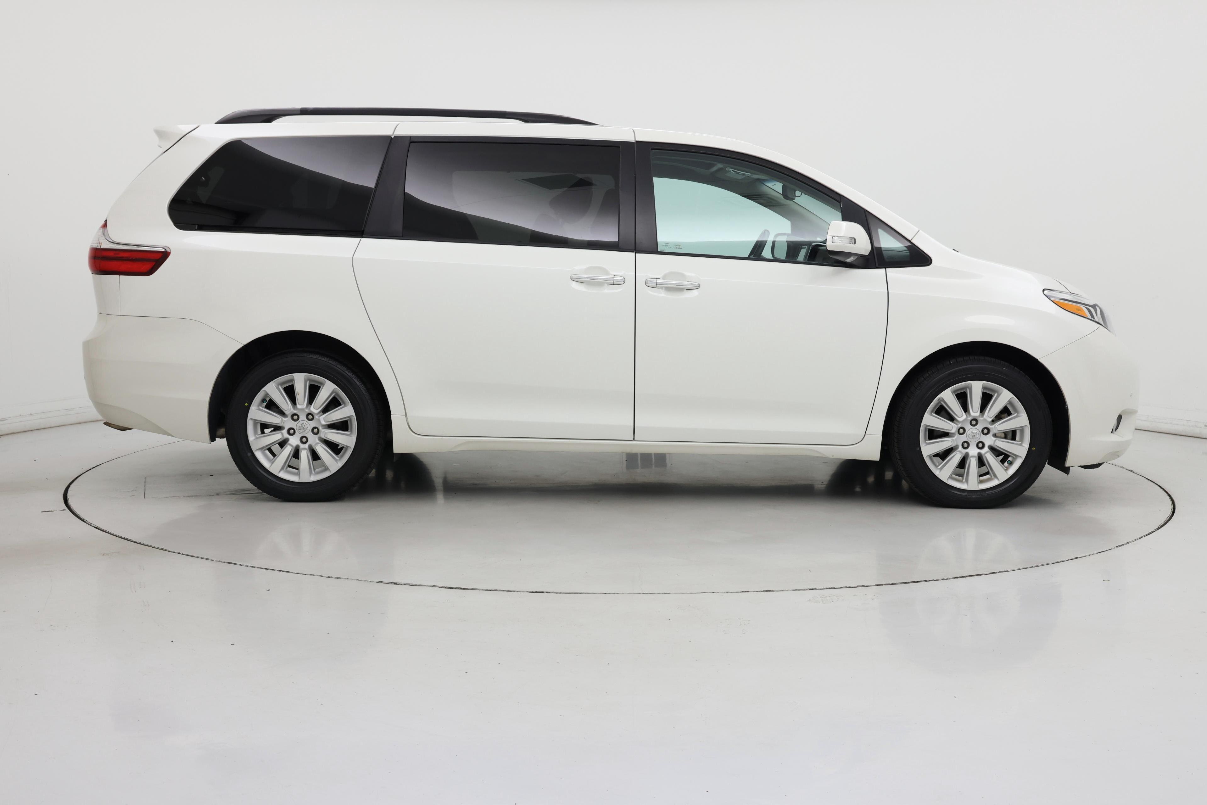 Thumbnail: 2015 Toyota Sienna - 7