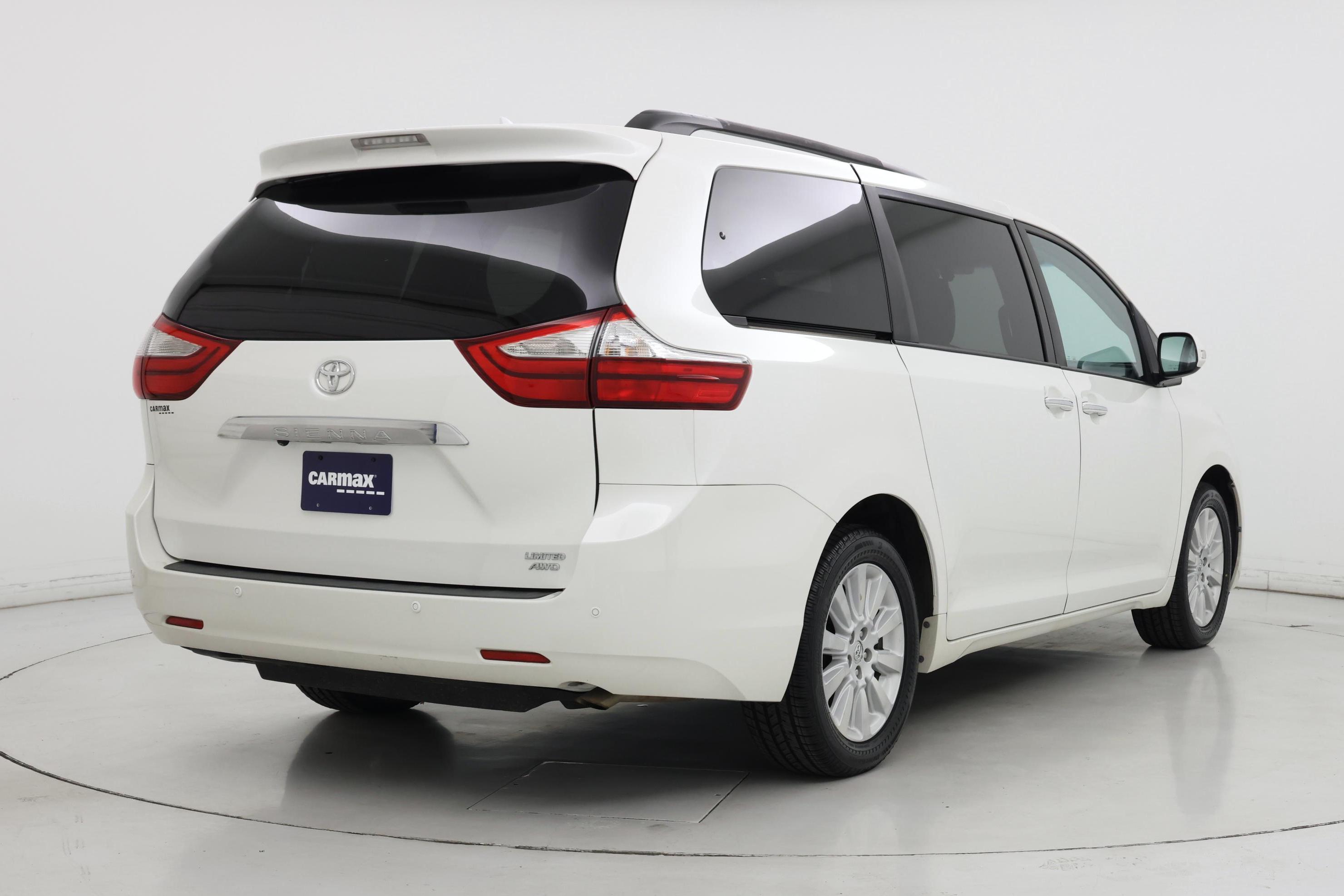 Thumbnail: 2015 Toyota Sienna - 8