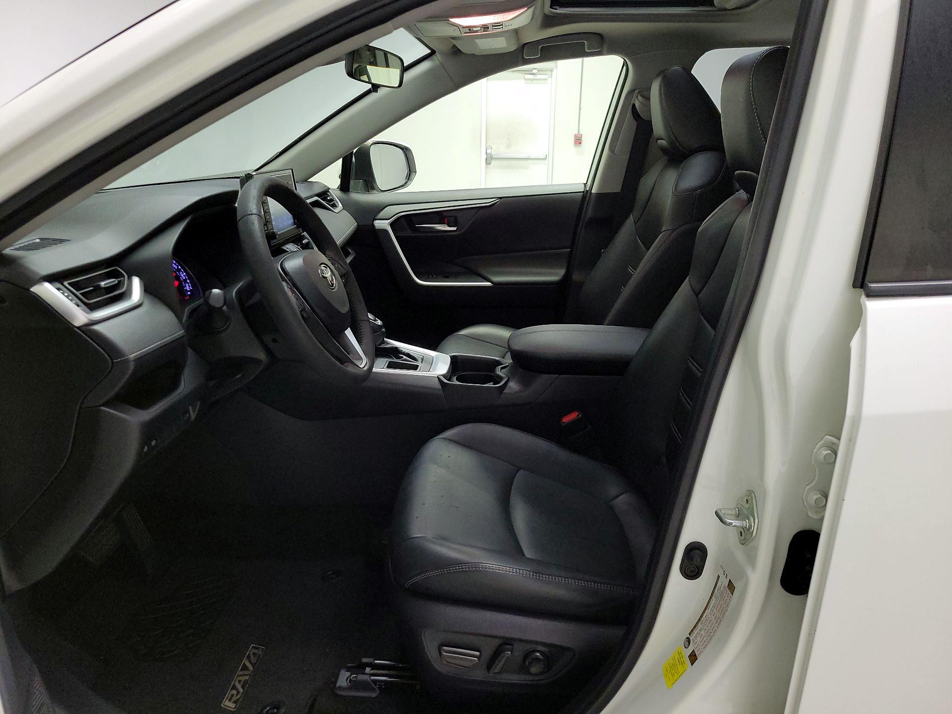 Thumbnail: 2019 Toyota RAV4 - 11