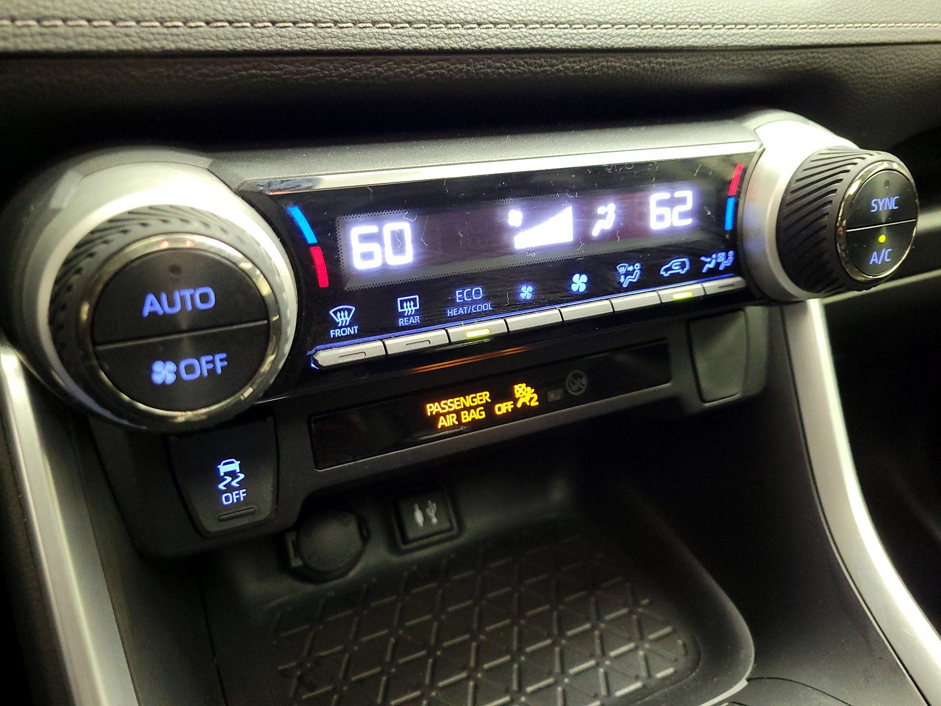 Thumbnail: 2019 Toyota RAV4 - 16