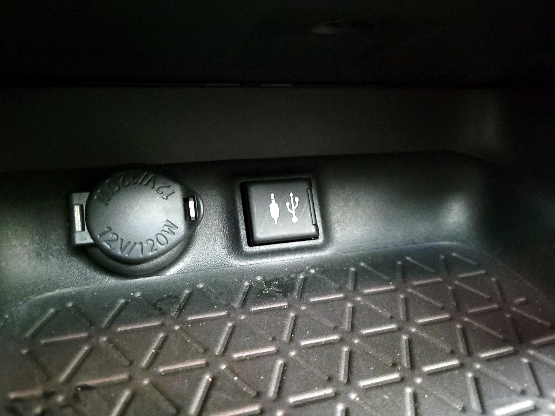 Thumbnail: 2019 Toyota RAV4 - 18