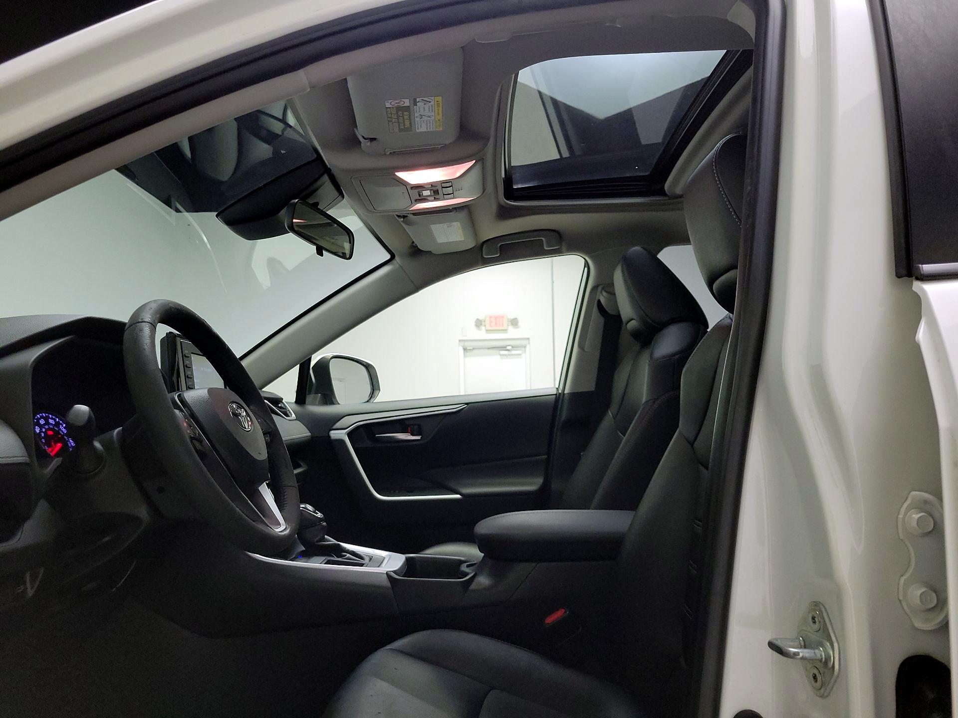 Thumbnail: 2019 Toyota RAV4 - 19