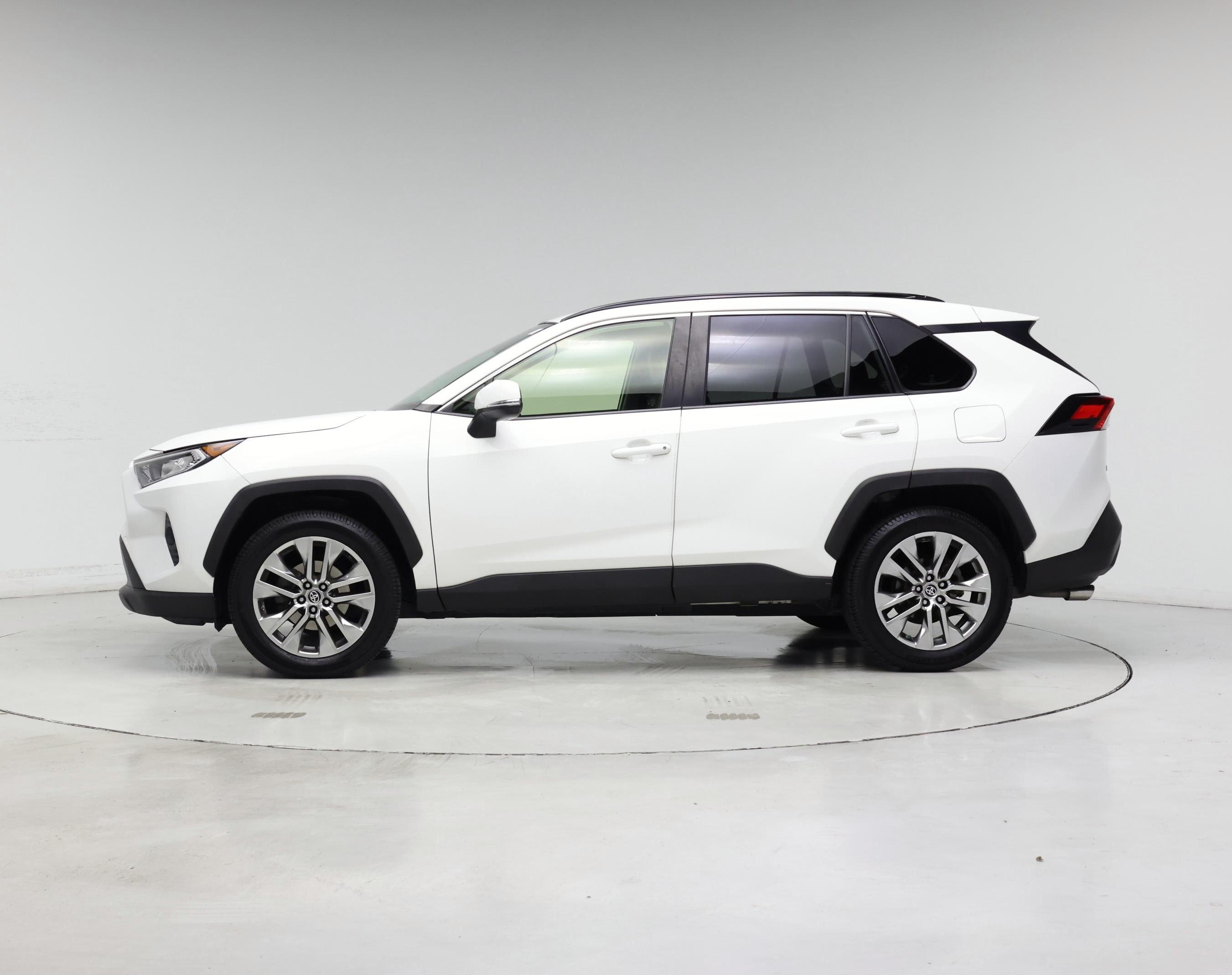 Thumbnail: 2019 Toyota RAV4 - 3