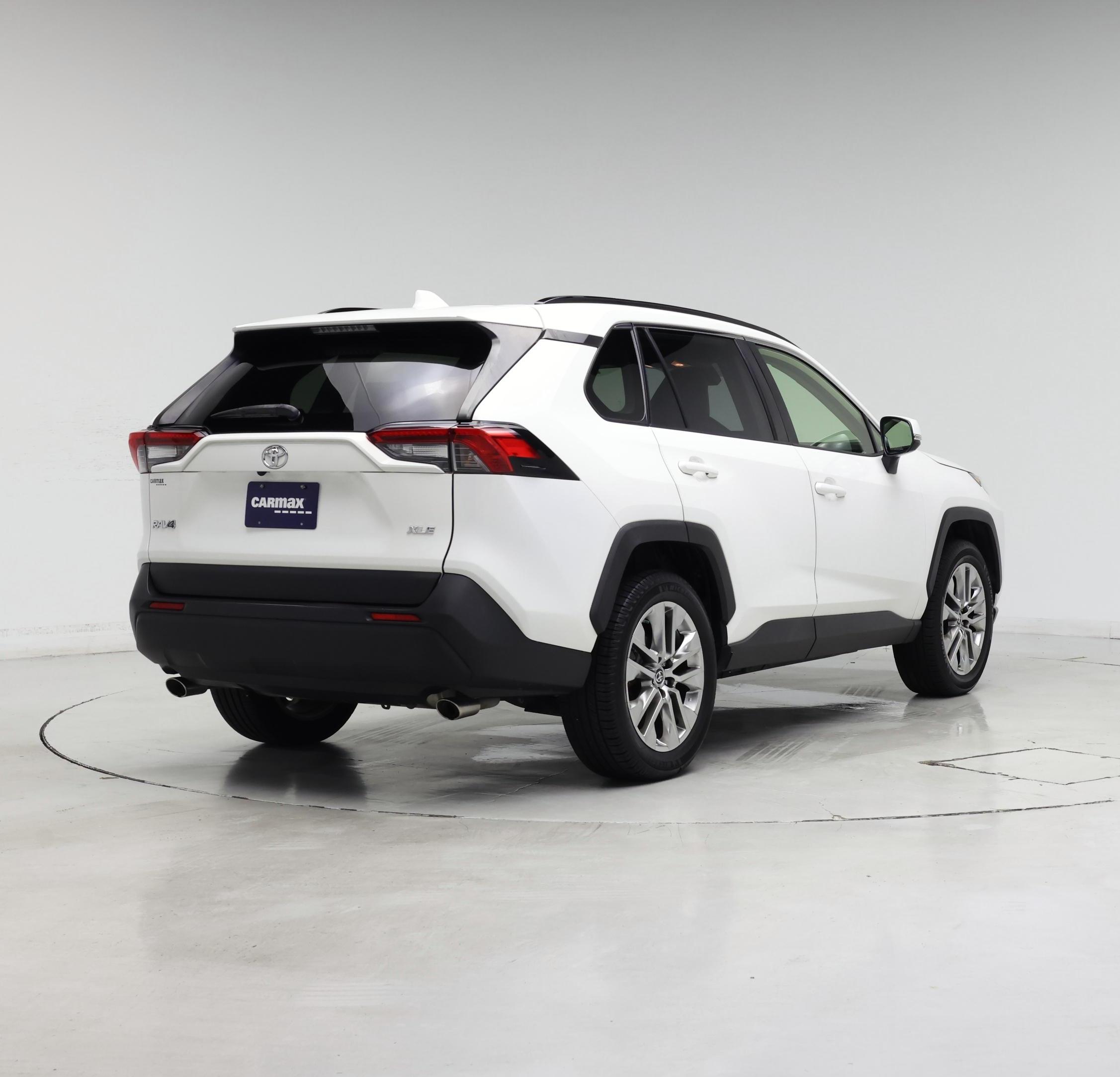 Thumbnail: 2019 Toyota RAV4 - 8
