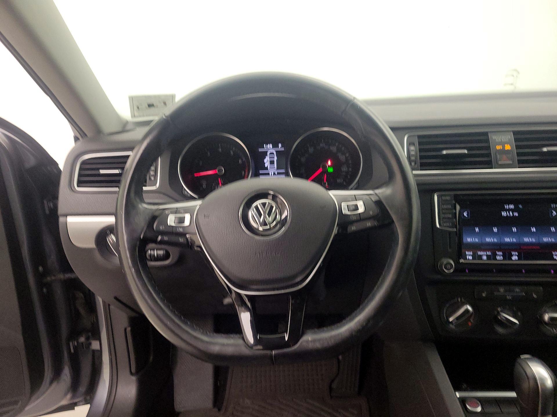 Thumbnail: 2017 Volkswagen Jetta - 10