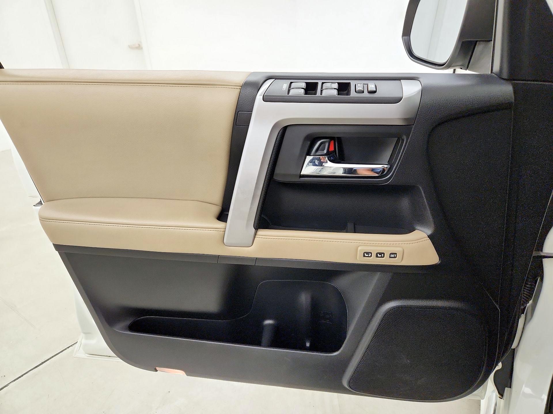 Thumbnail: 2014 Toyota 4Runner - 12